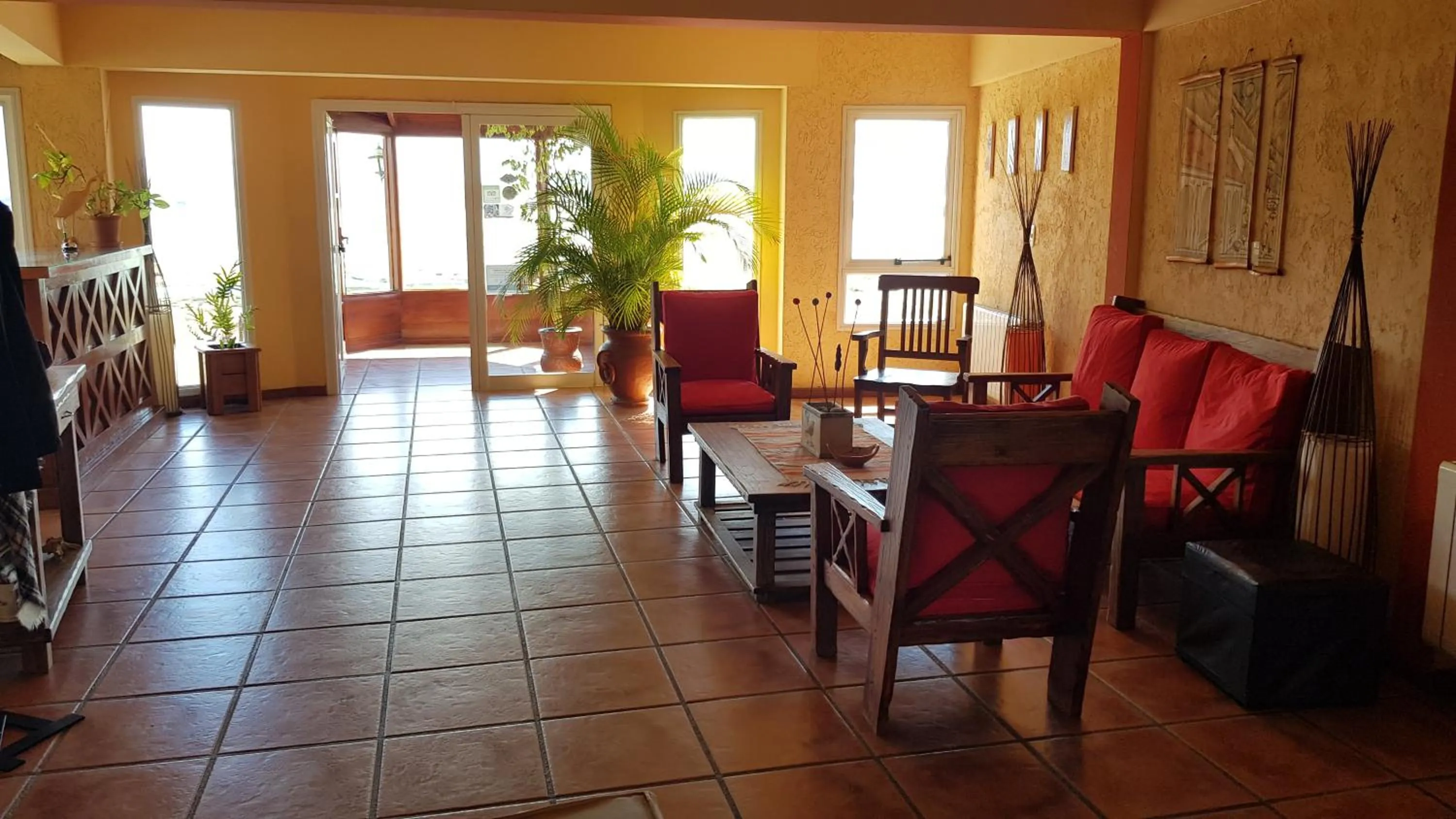 Communal lounge/ TV room in Fuerte Calafate Hotel Panorámico