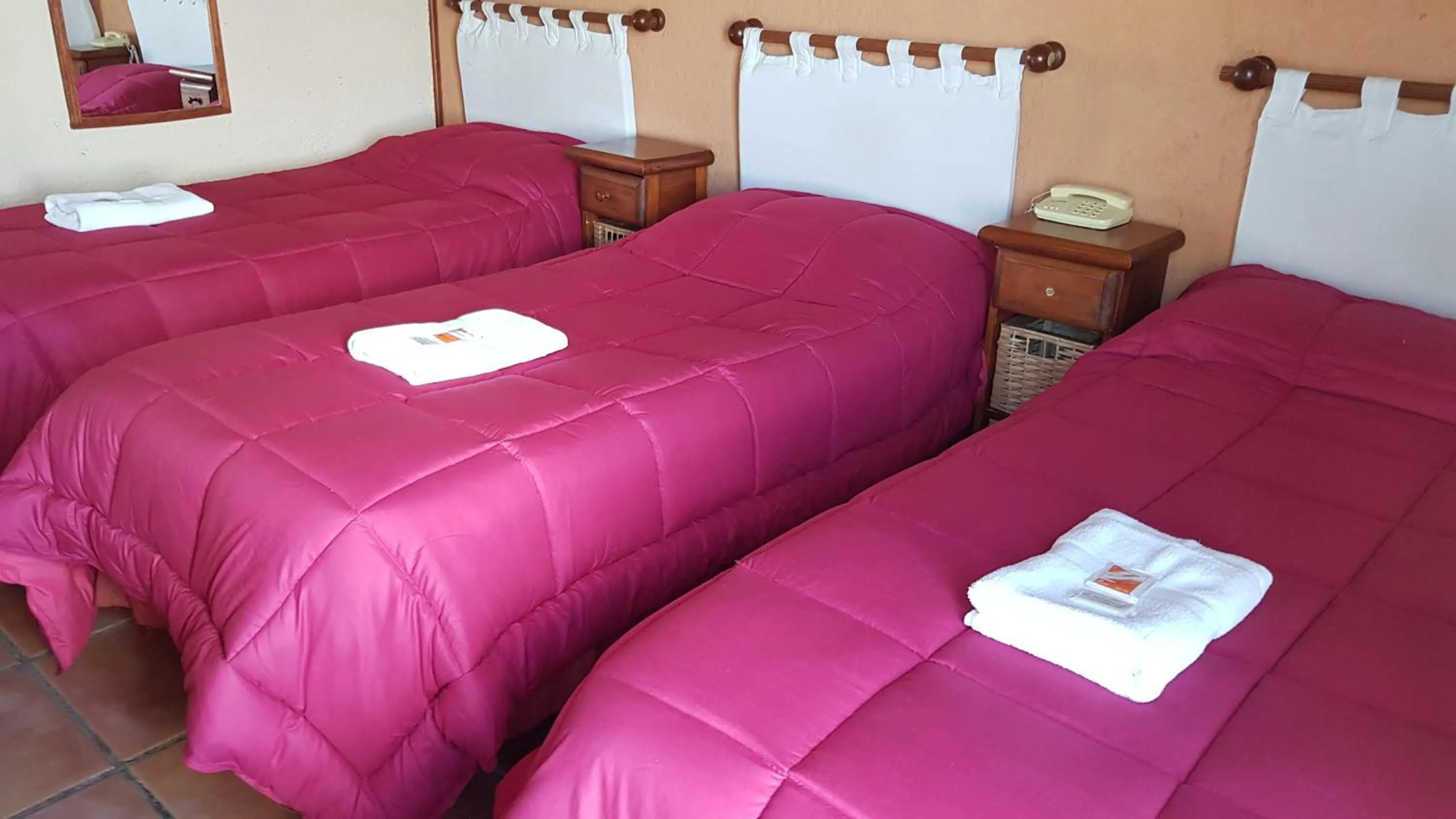 Photo of the whole room in Fuerte Calafate Hotel Panorámico