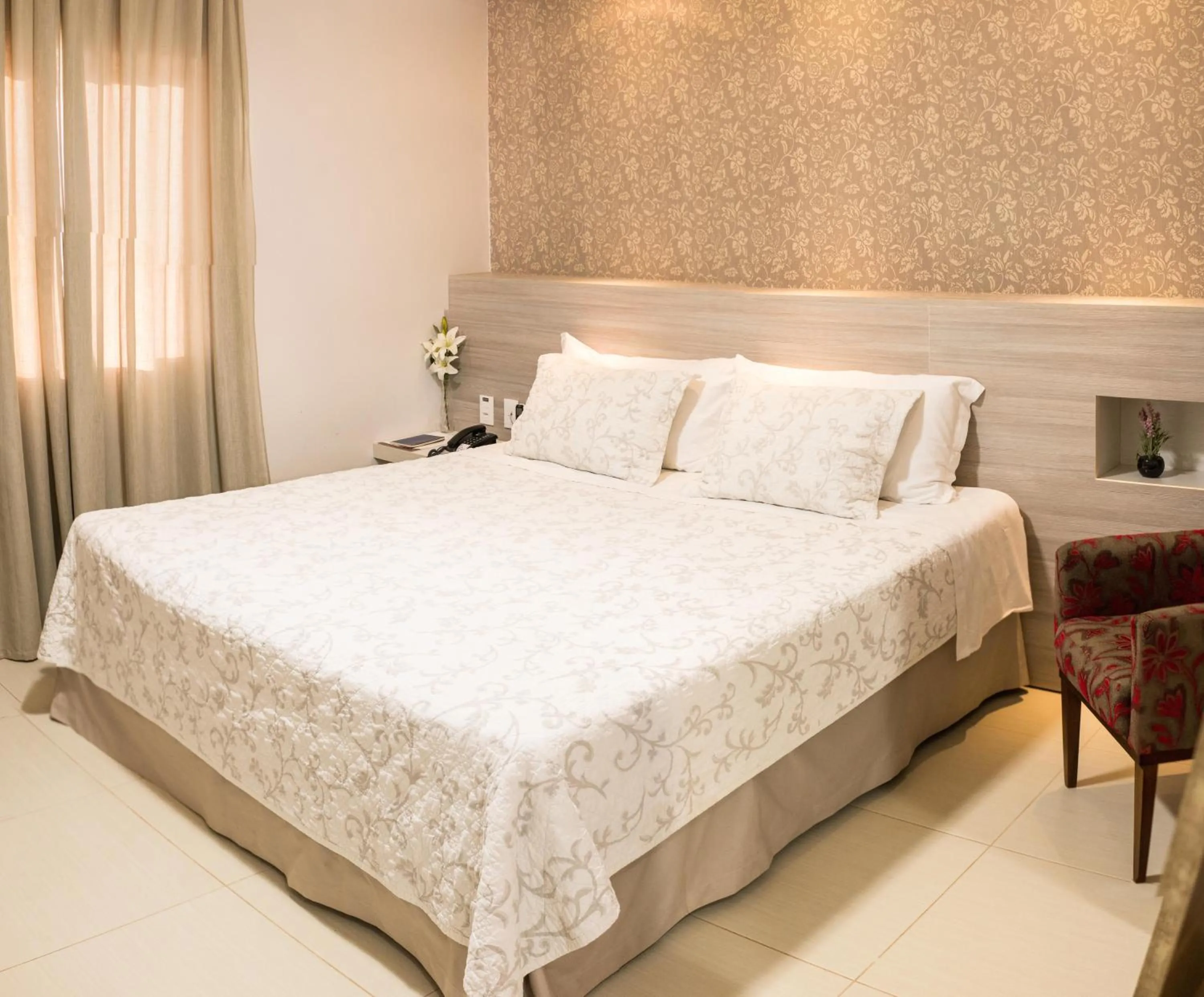 Photo of the whole room, Bed in L´acordes Hotel