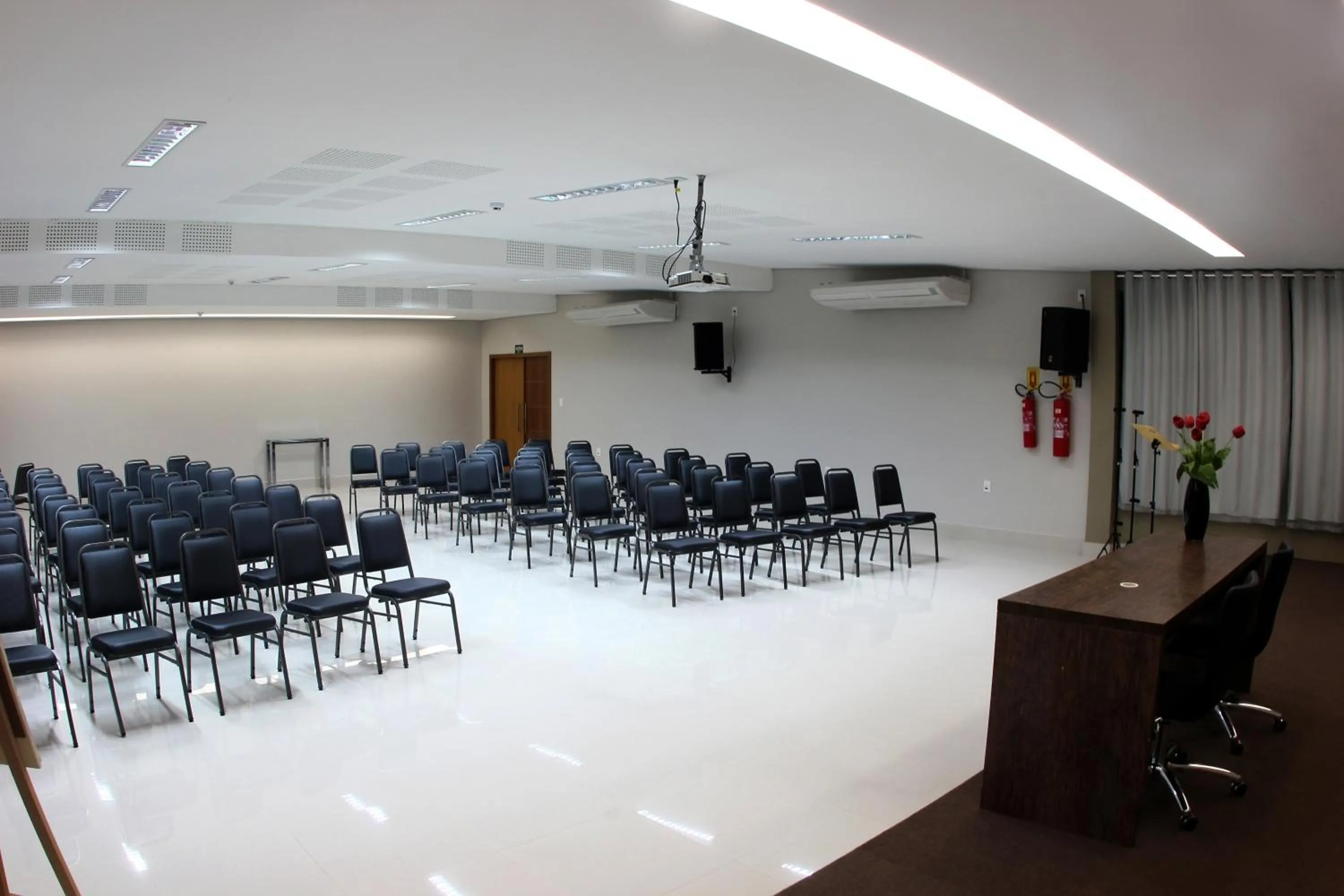 Business facilities in L´acordes Hotel