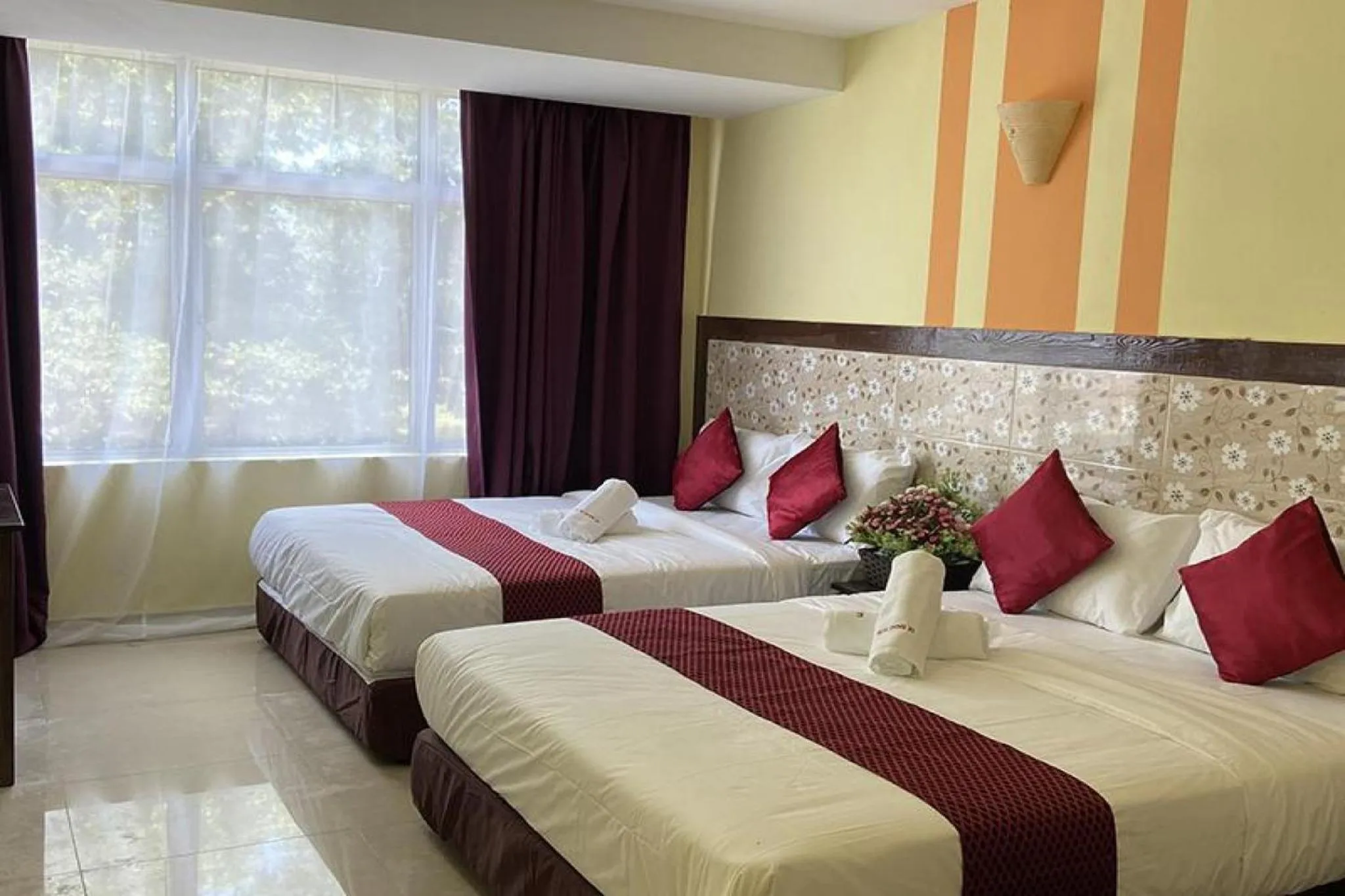 Bed in Sun Inns Hotel Meru Raya