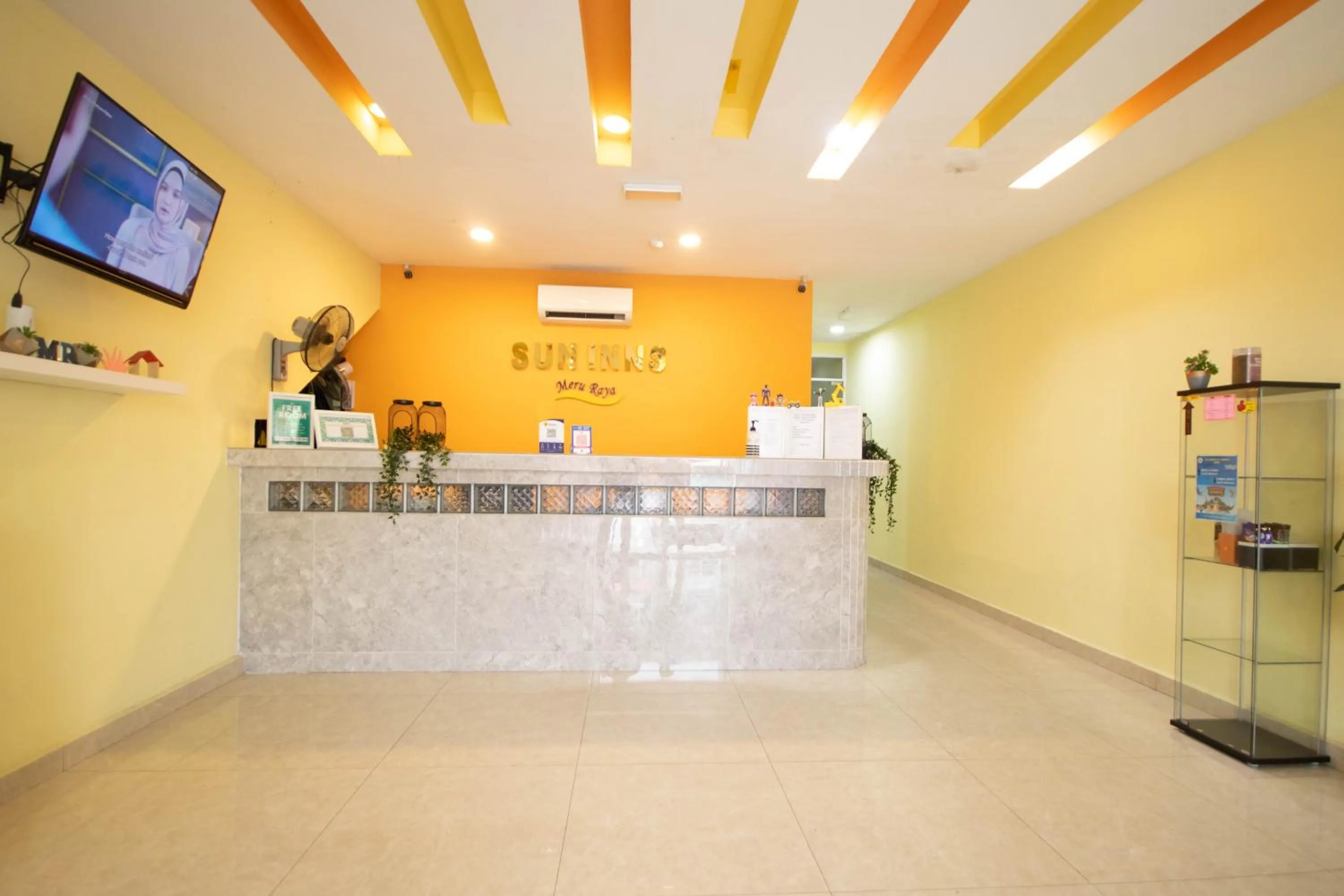 Lobby or reception in Sun Inns Hotel Meru Raya