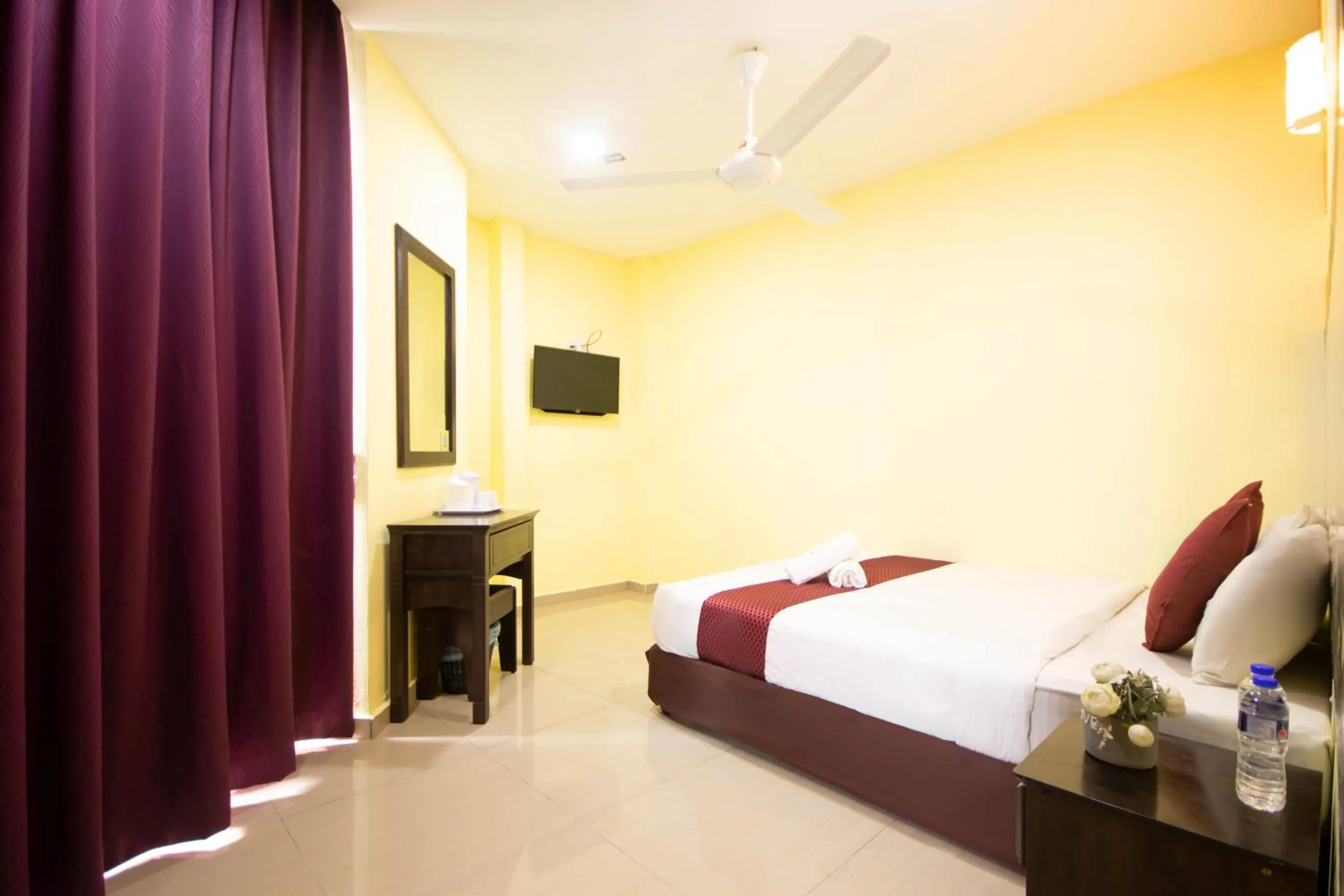 Bedroom, Bed in Sun Inns Hotel Meru Raya