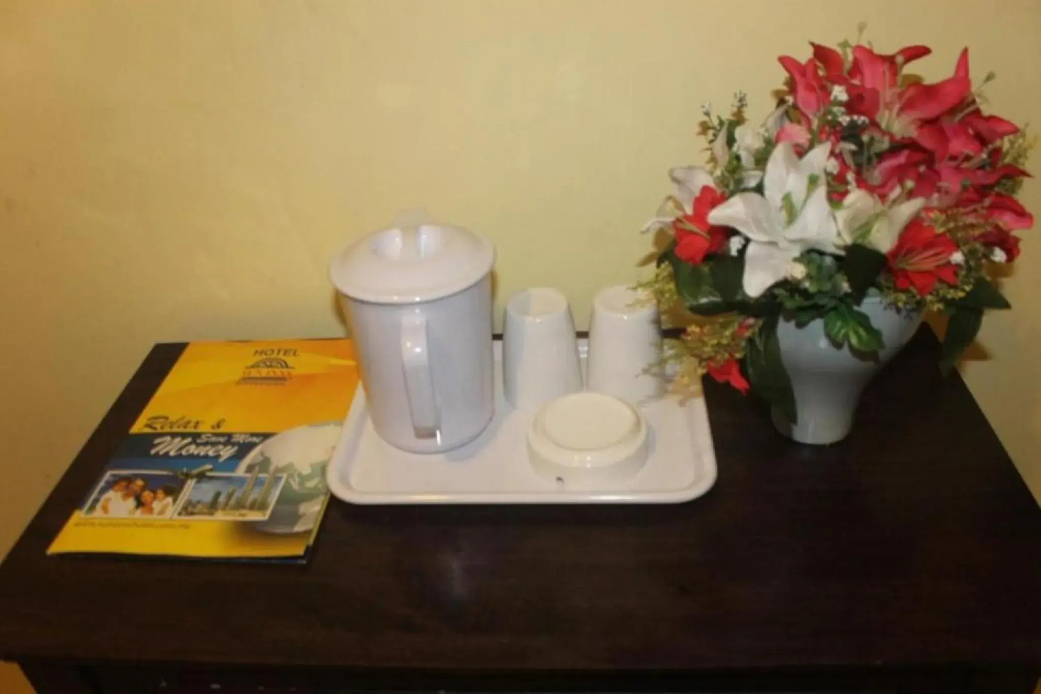 Coffee/tea facilities in Sun Inns Hotel Meru Raya Coffee/tea facilities in Sun Inns Hotel Meru Raya