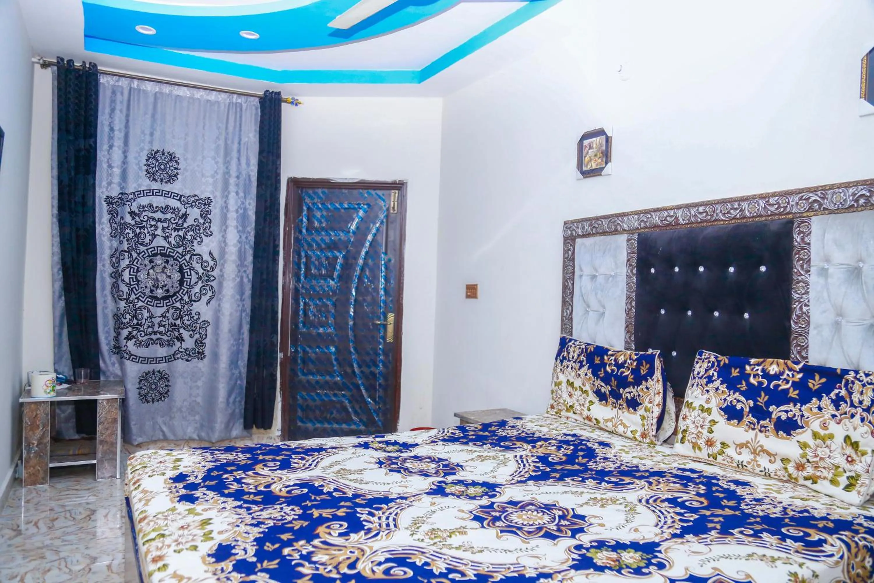 Bed in New Taj Hotel