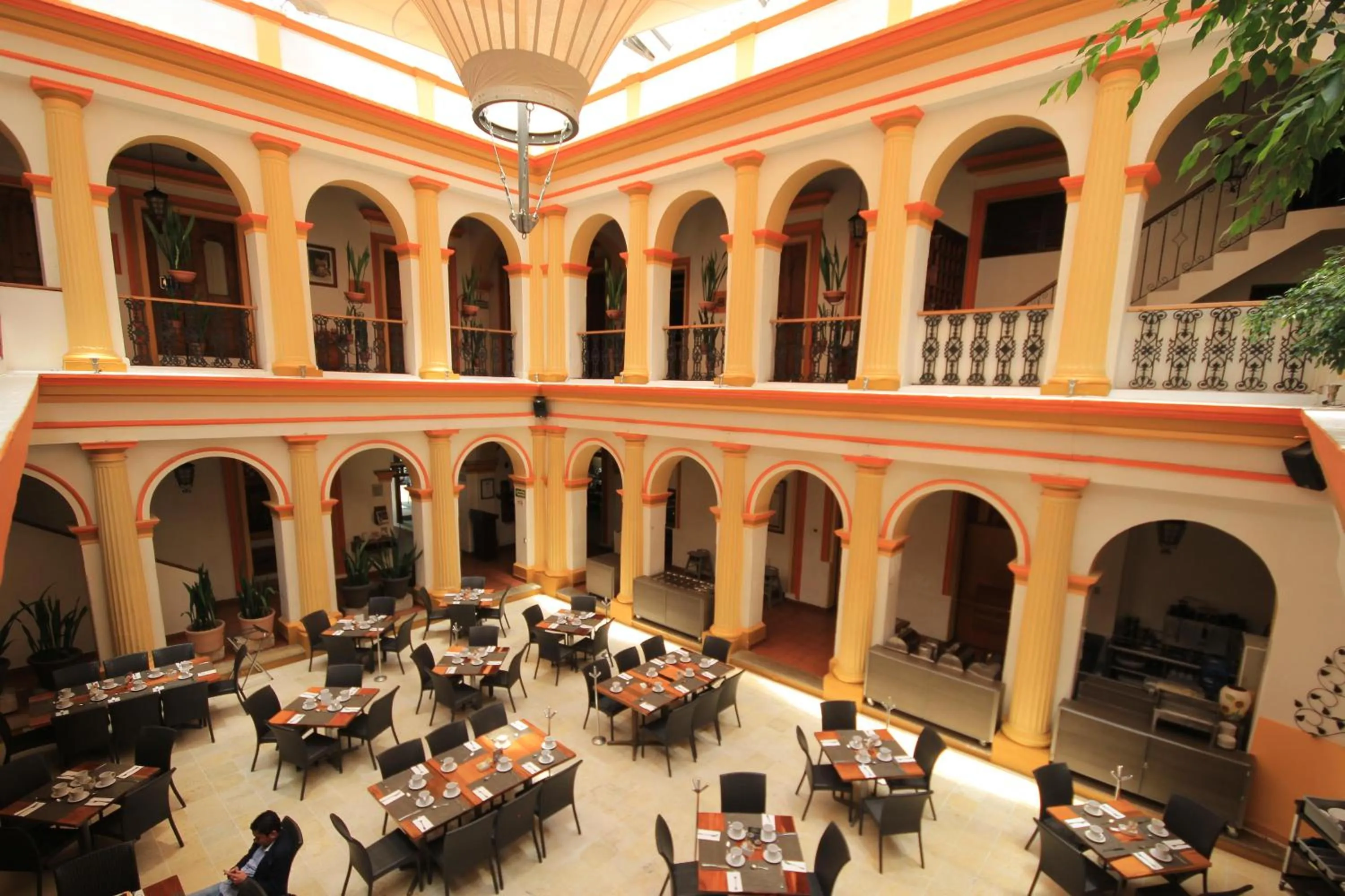 Restaurant/places to eat in Hotel Ciudad Real Centro Historico
