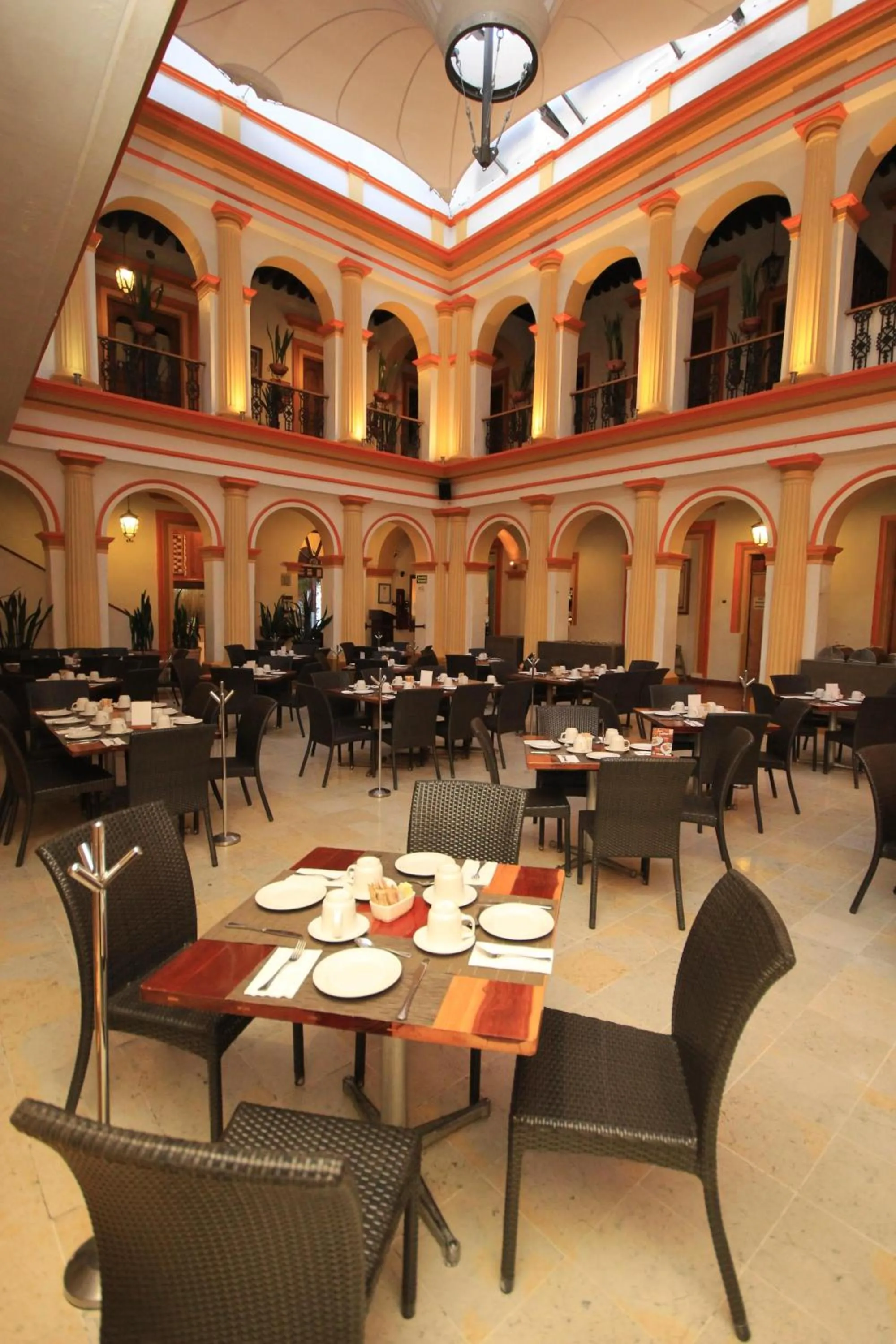 Restaurant/places to eat in Hotel Ciudad Real Centro Historico