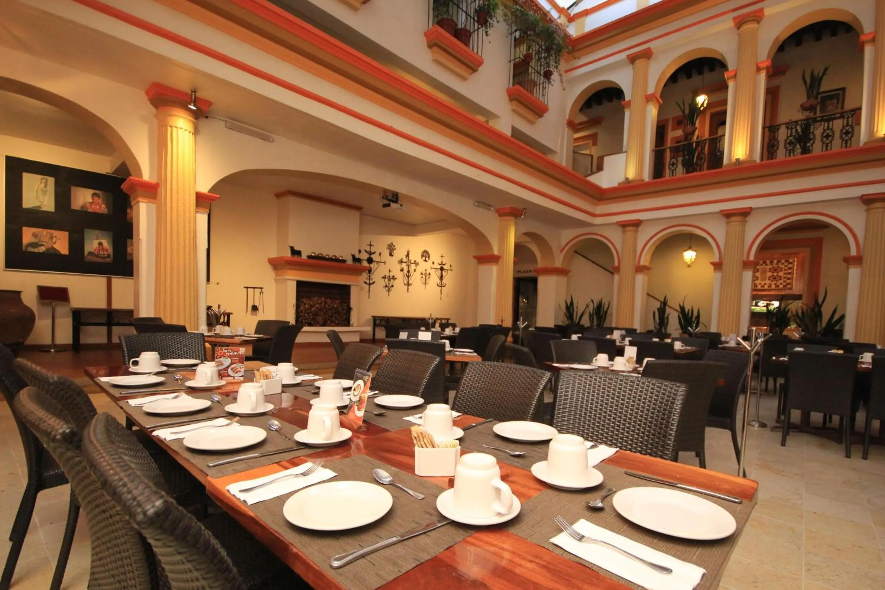 Restaurant/places to eat in Hotel Ciudad Real Centro Historico
