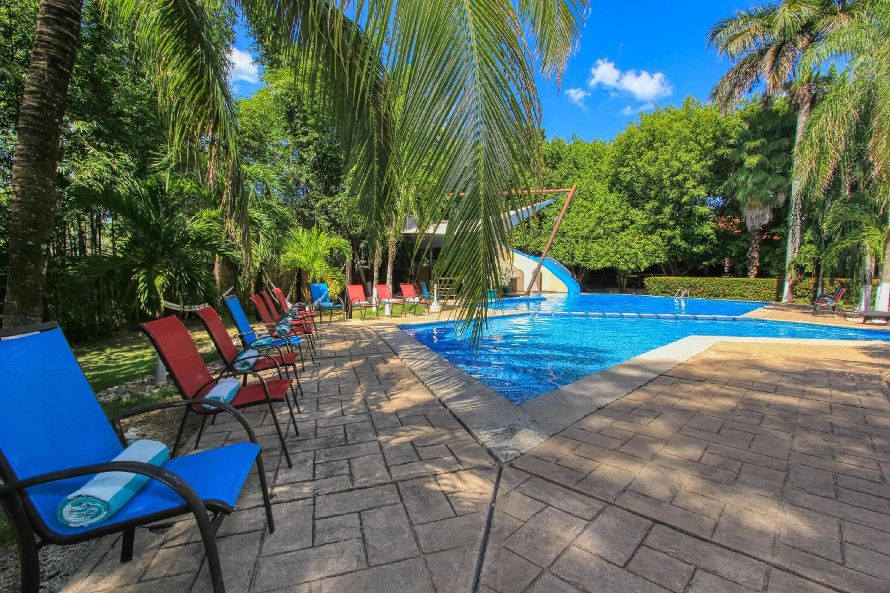 Swimming pool in Hotel Ciudad Real Palenque