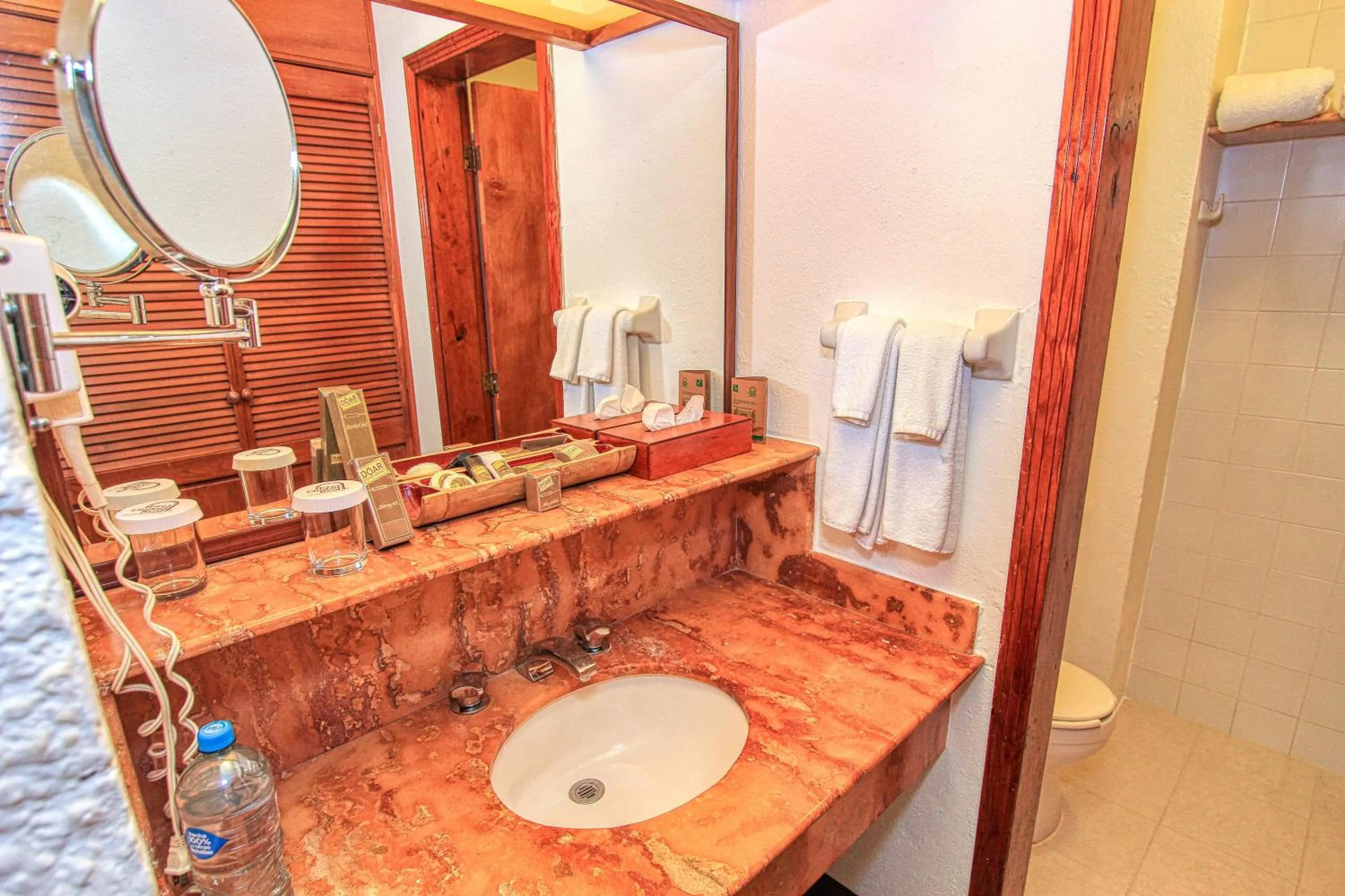 Bathroom in Hotel Ciudad Real Palenque