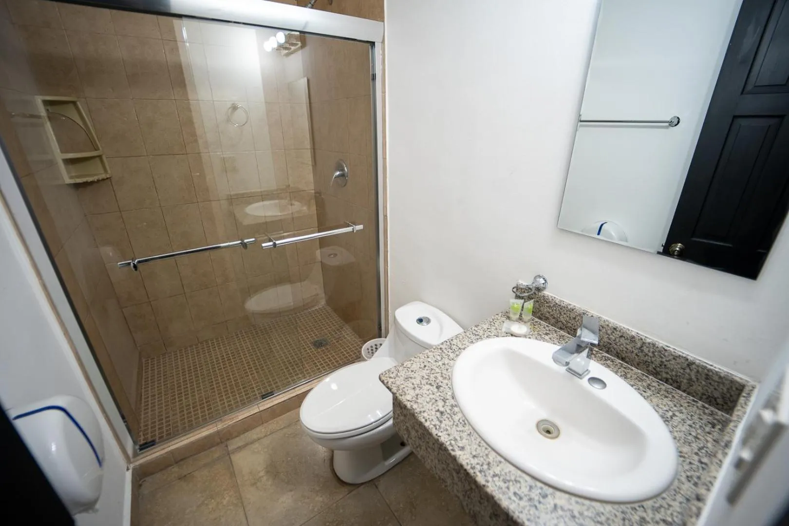 Bathroom in Hotel Coronado Inn