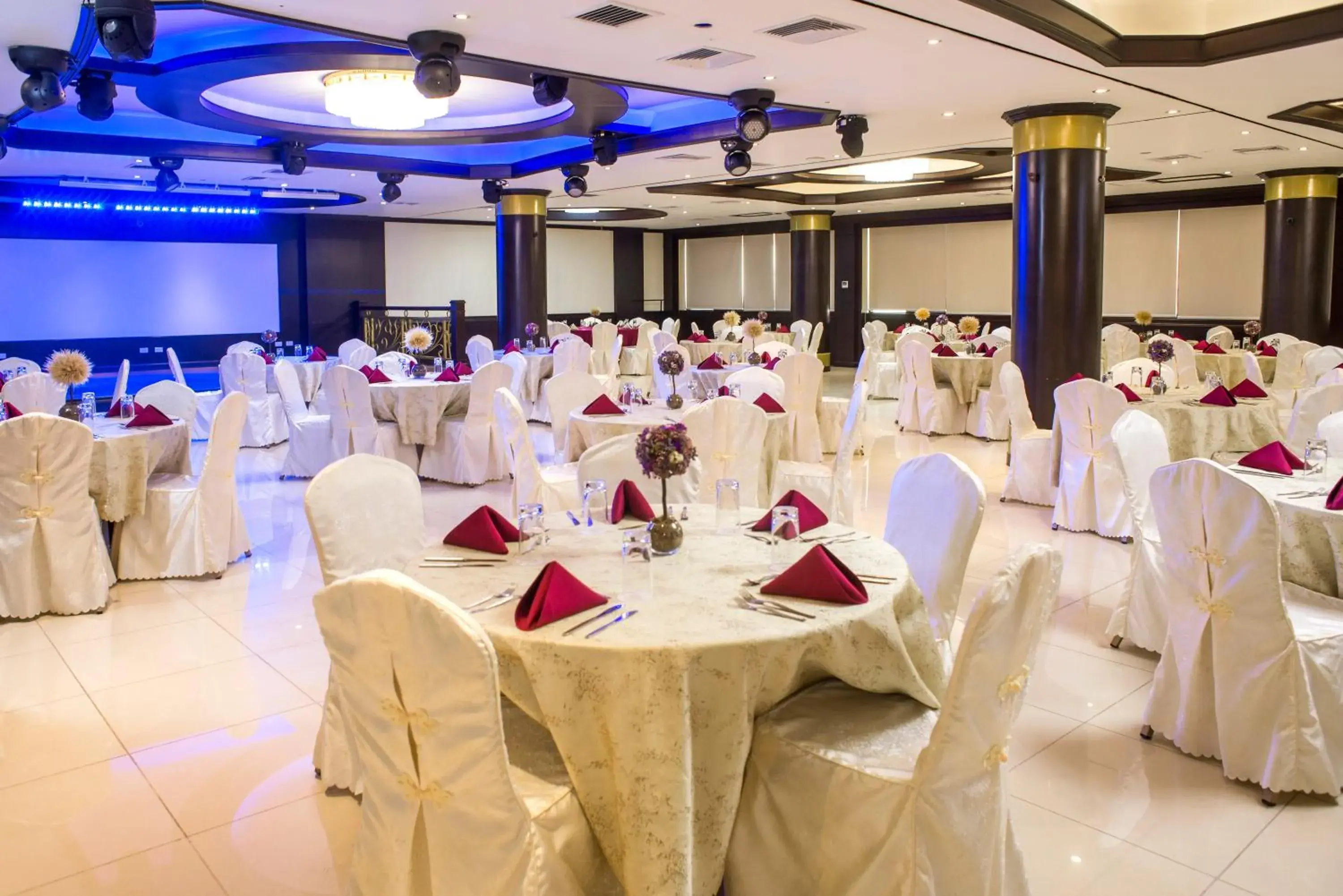 Restaurant/places to eat in Kingdom Hotel Restaurant/places to eat in Kingdom Hotel