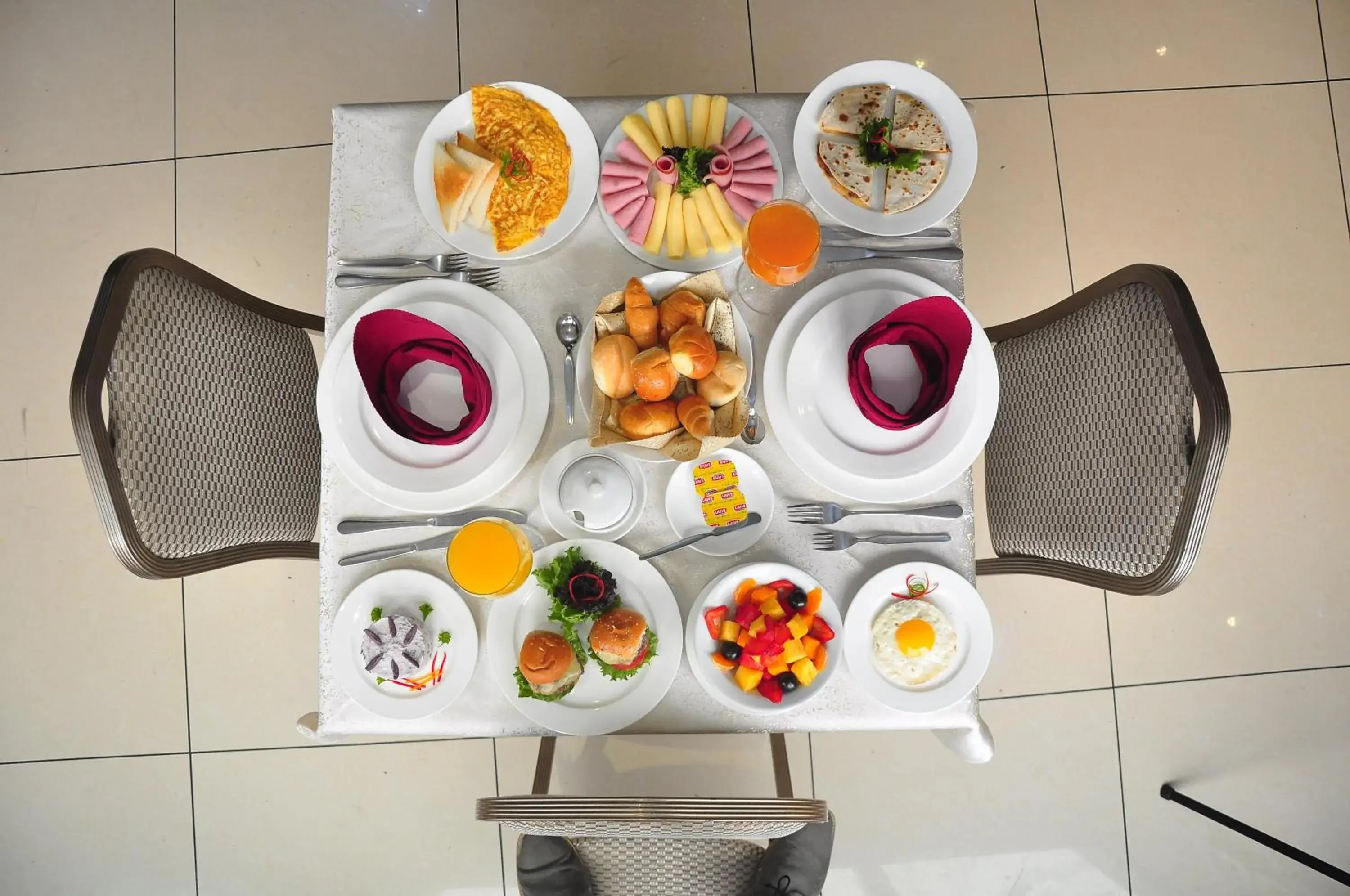 Restaurant/places to eat in Kingdom Hotel Restaurant/places to eat in Kingdom Hotel