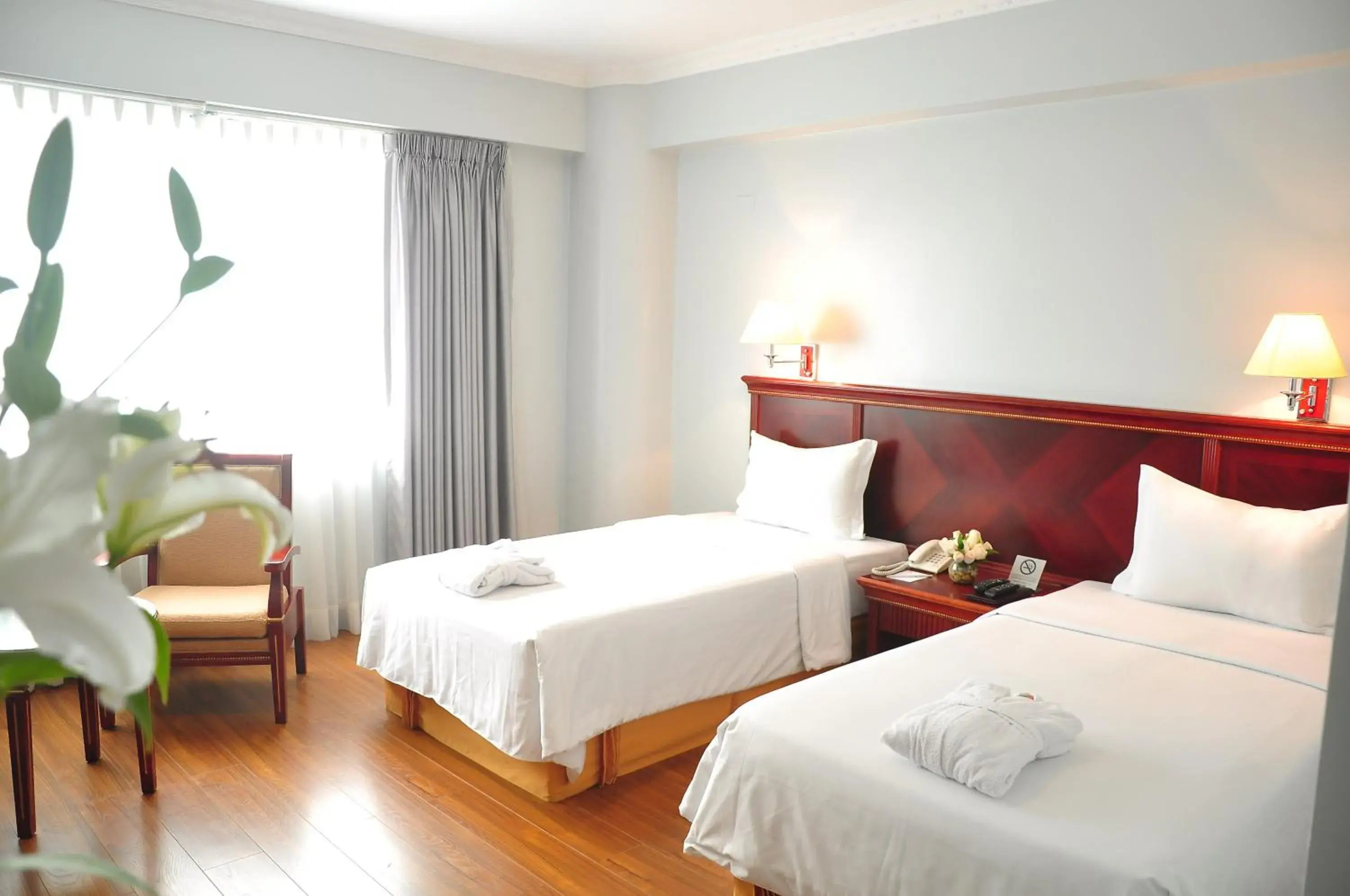 Bedroom, Bed in Kingdom Hotel Bedroom, Bed in Kingdom Hotel