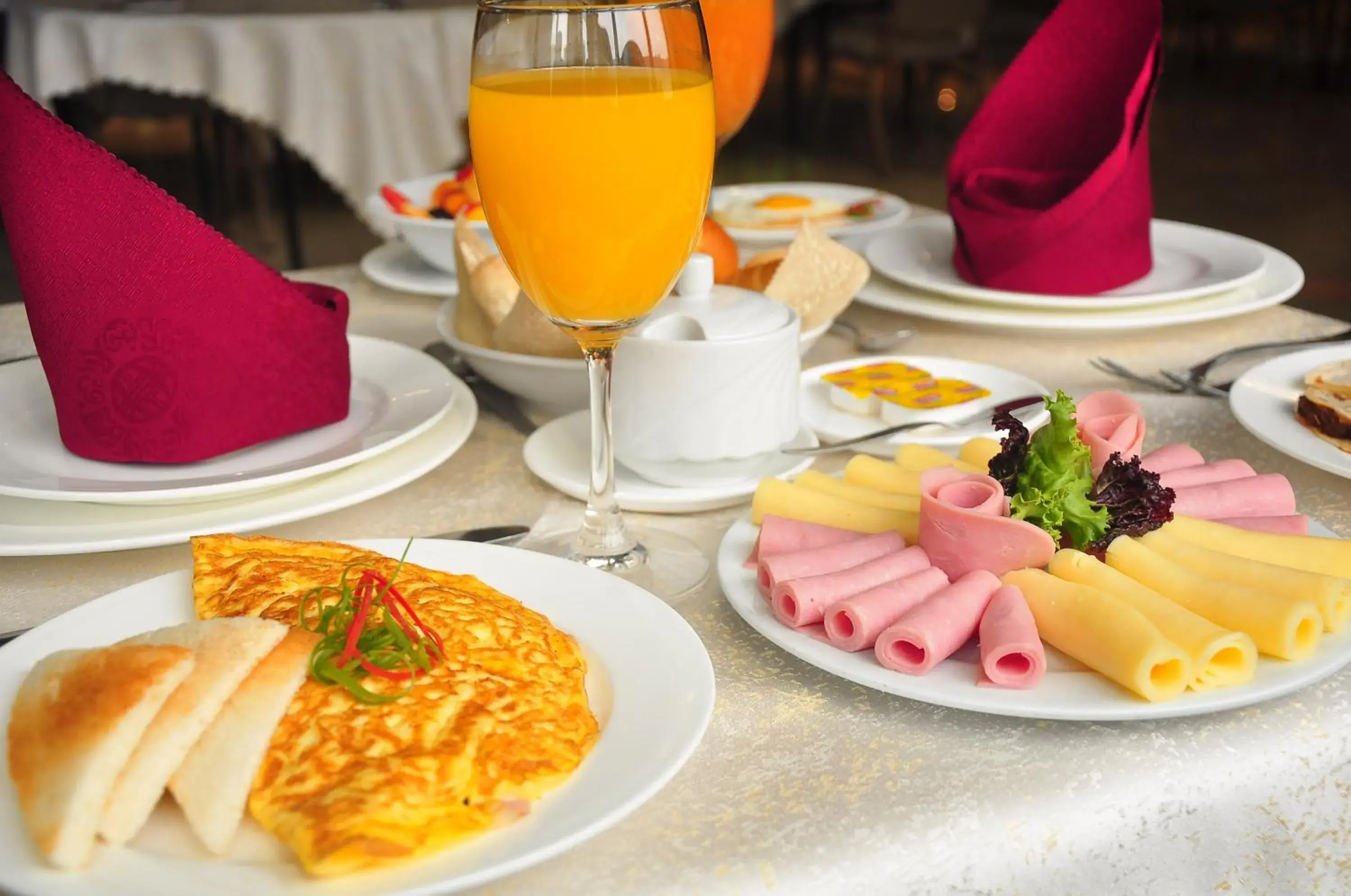 Food and drinks in Kingdom Hotel Food and drinks in Kingdom Hotel