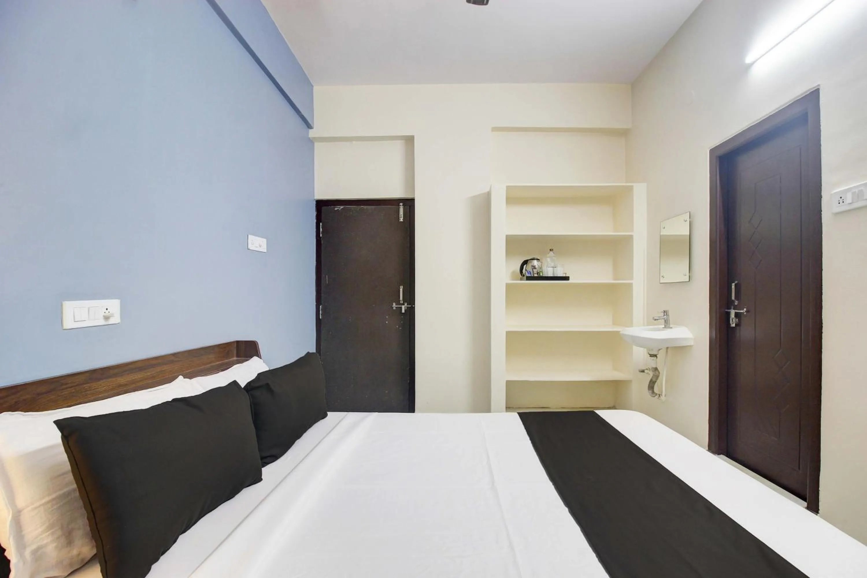 Bedroom in Hotel O REDDY'S GRAND LUXURY ROOMS