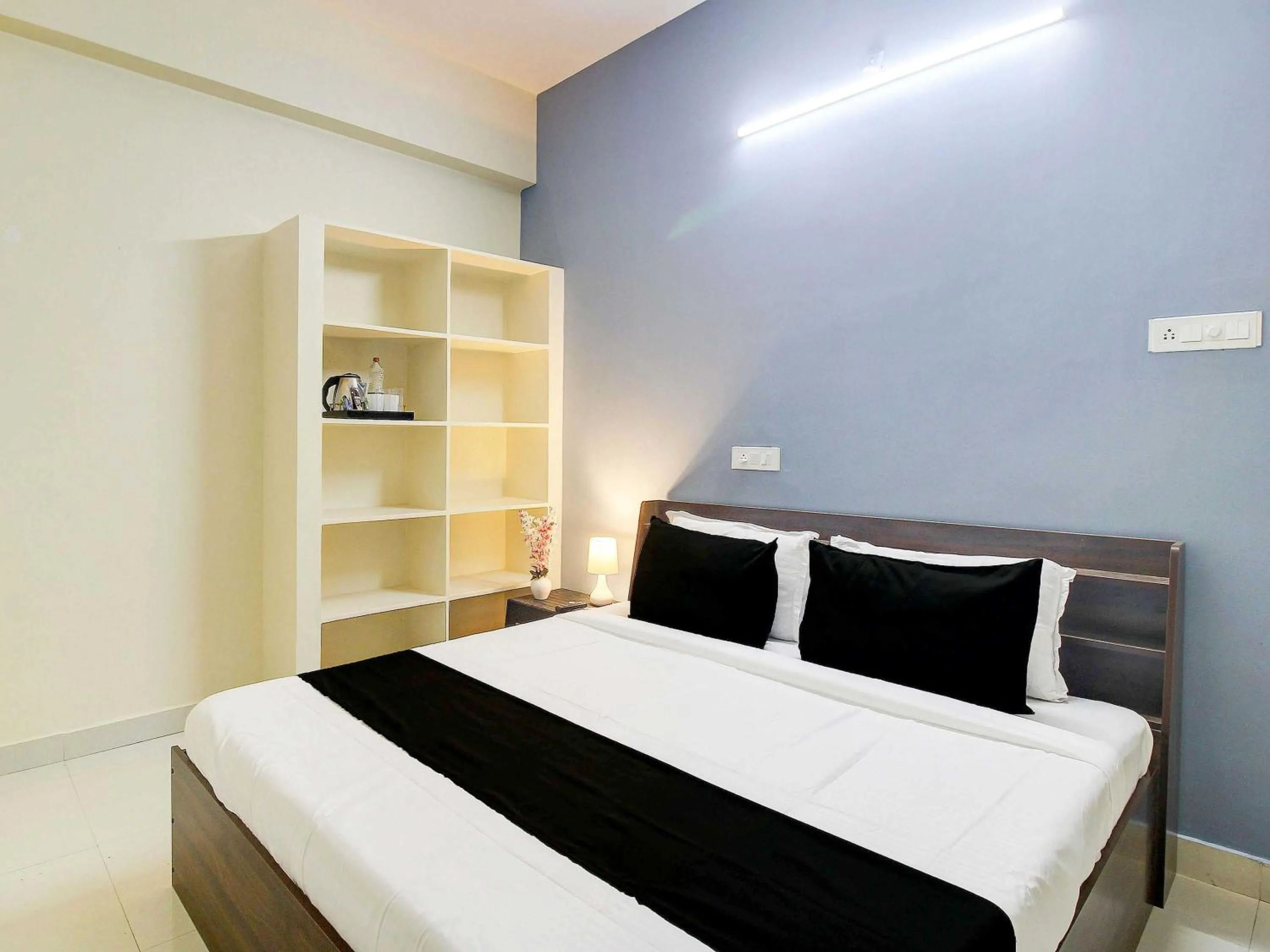 Facade/entrance, Bed in Hotel O REDDY'S GRAND LUXURY ROOMS