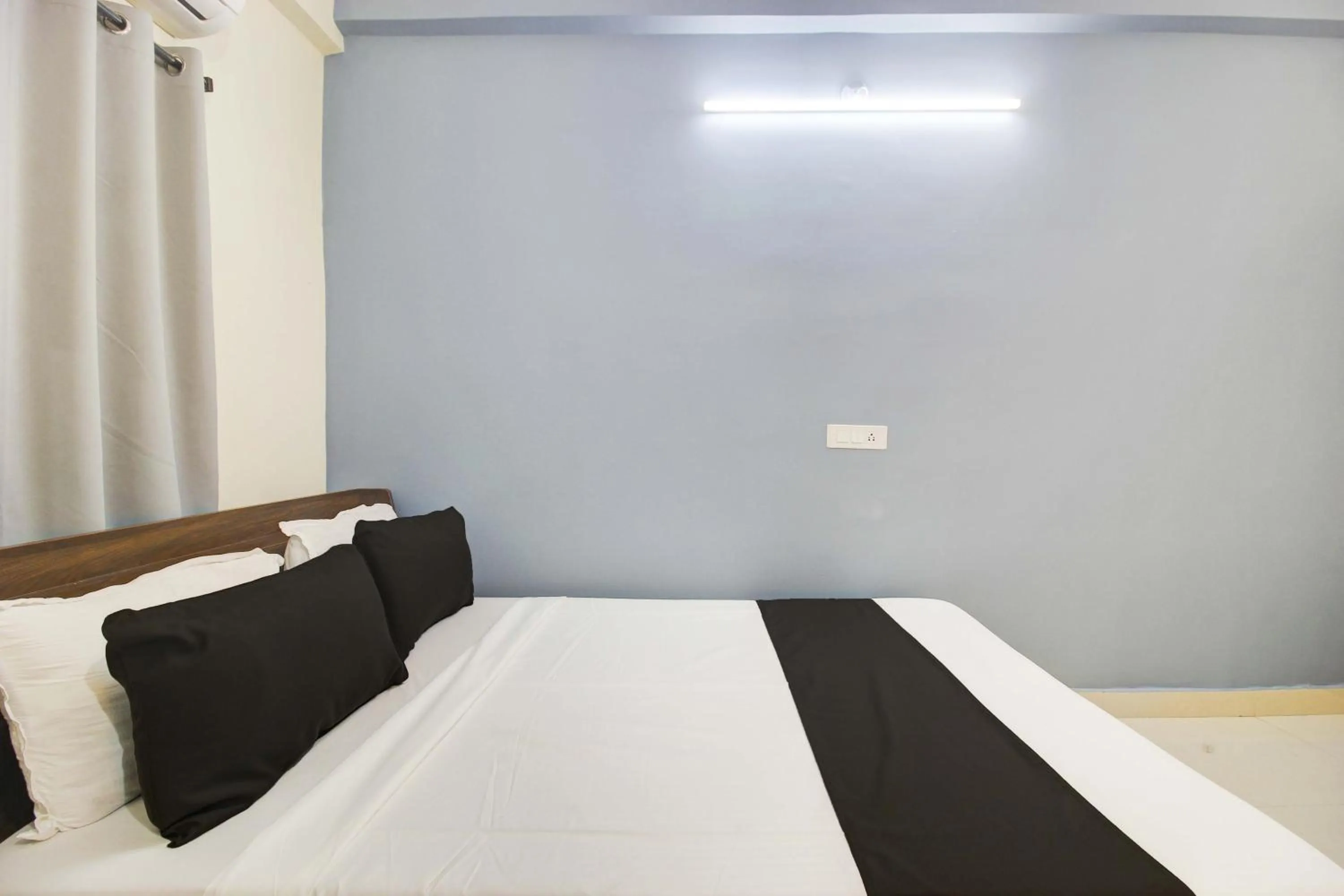 Bedroom, Bed in Hotel O REDDY'S GRAND LUXURY ROOMS