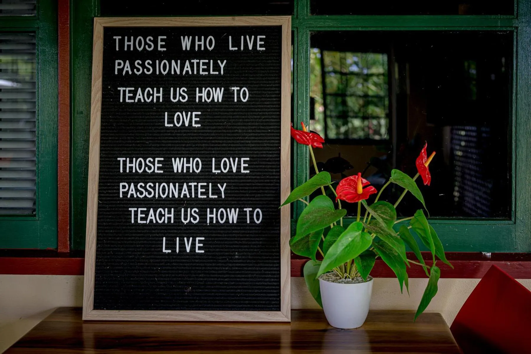 Decorative detail in Tropical Lodge