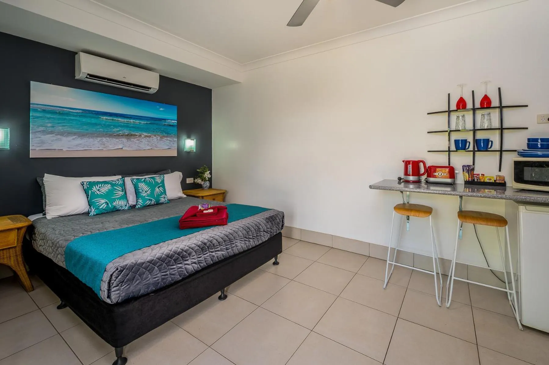 Photo of the whole room in Tropical Lodge