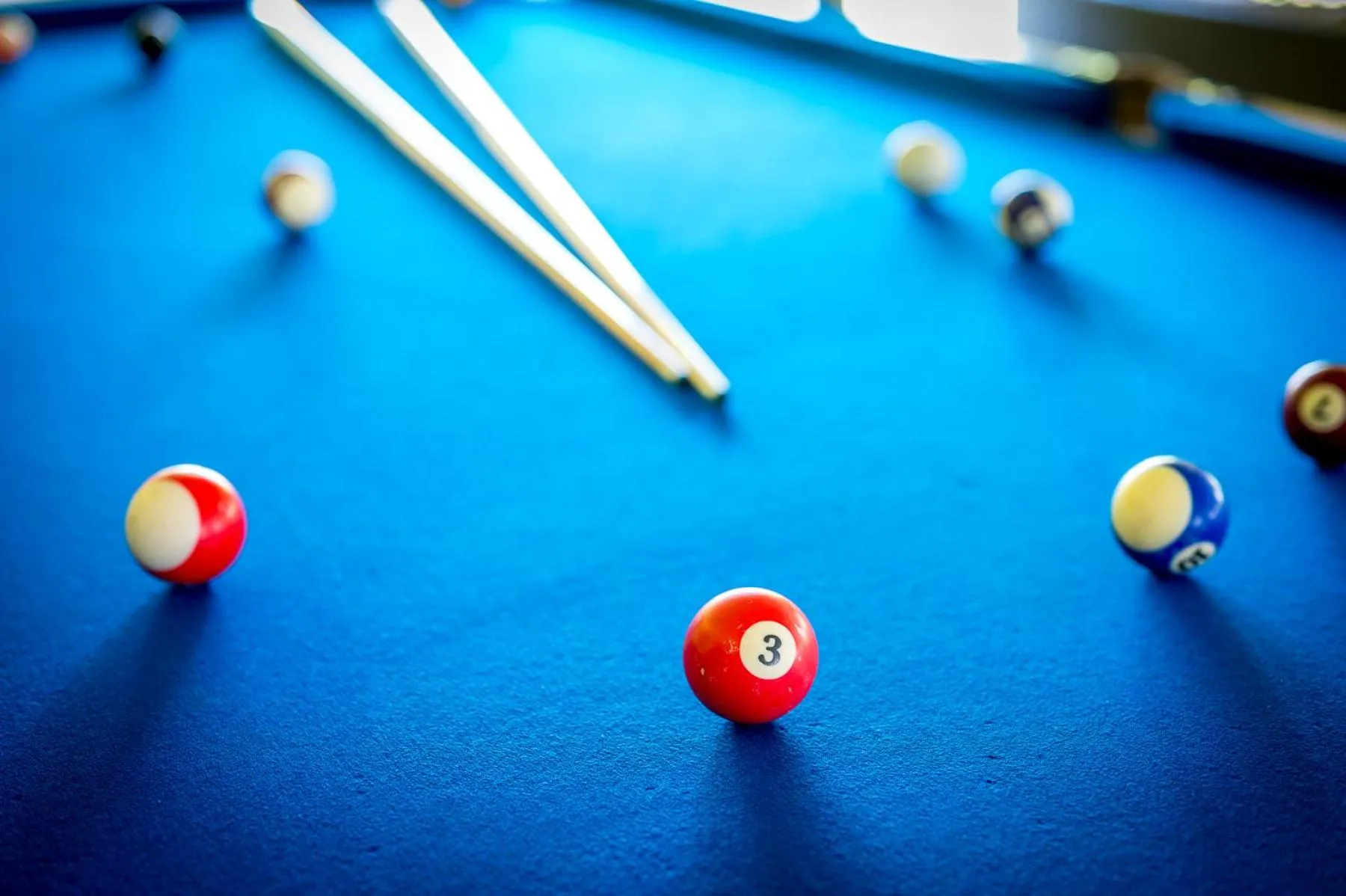 Billiard in Tropical Lodge