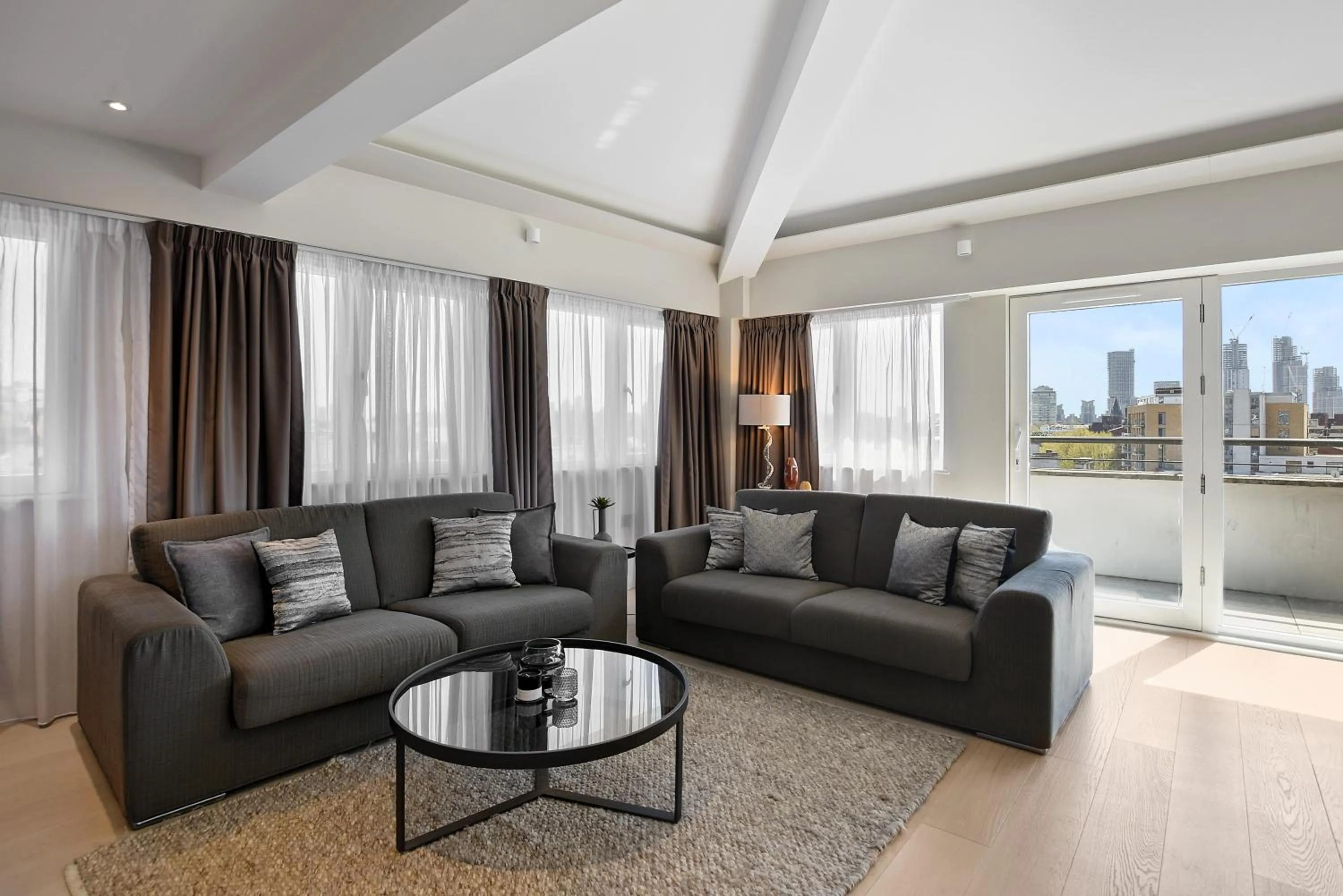 Living room in Vauxhall Bridge Road by Aeria Apartments
