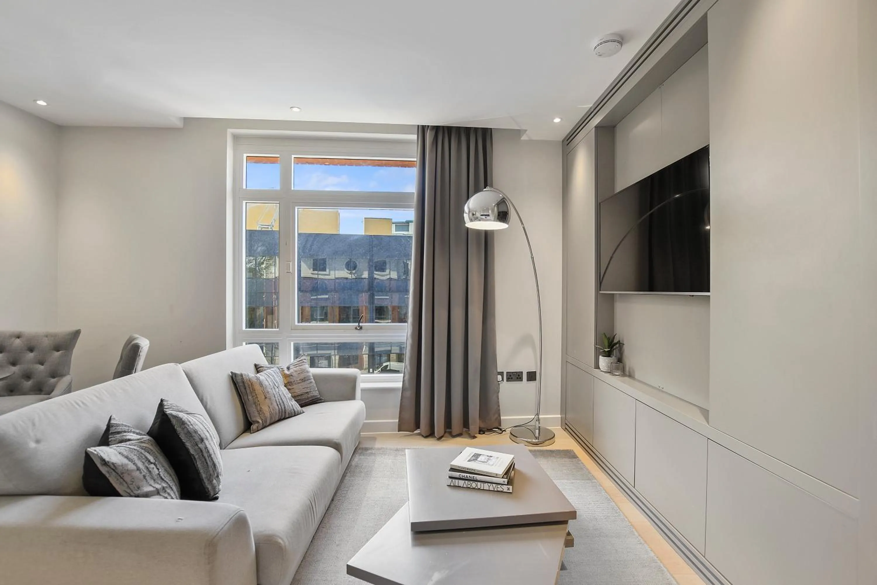 Living room in Vauxhall Bridge Road by Aeria Apartments
