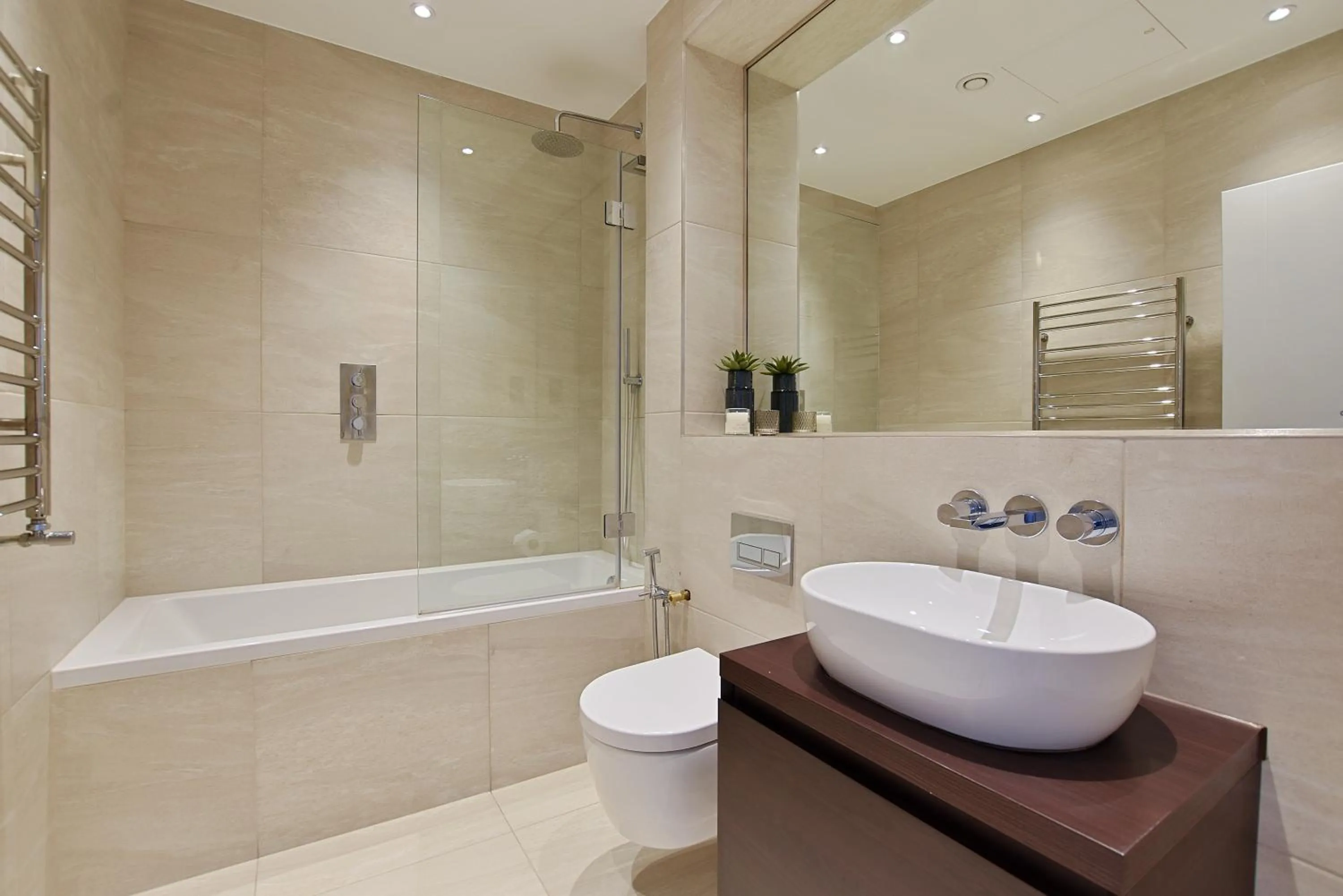 Bathroom in Vauxhall Bridge Road by Aeria Apartments