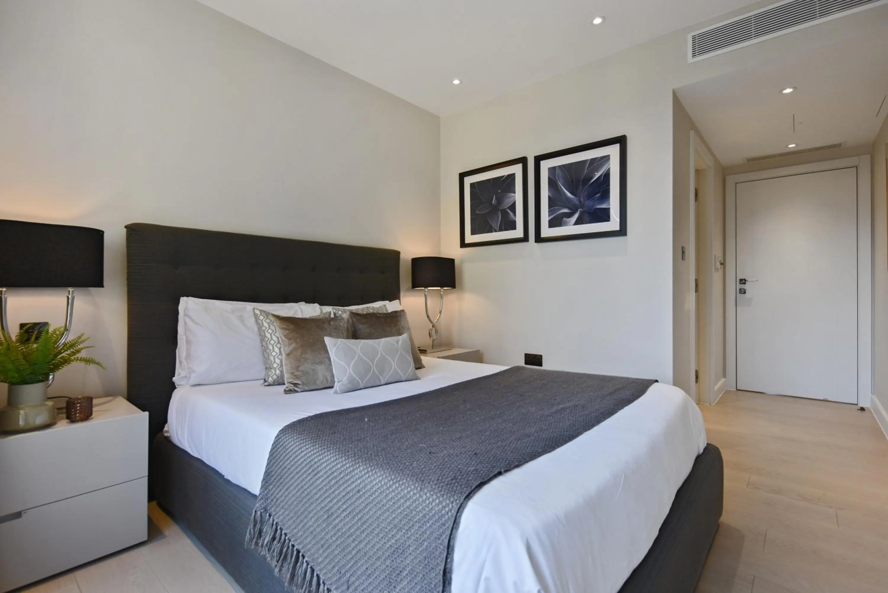 Photo of the whole room, Bed in Vauxhall Bridge Road by Aeria Apartments