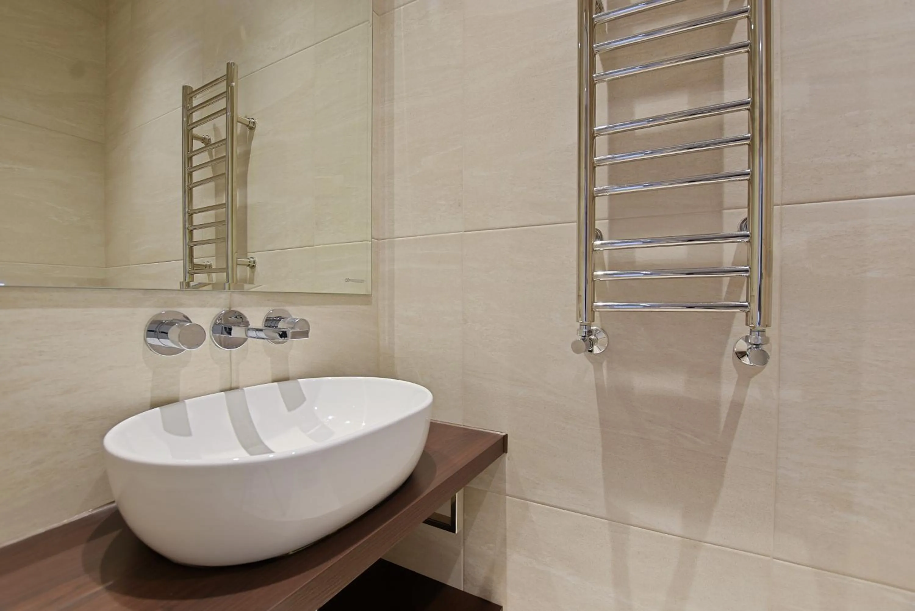 Bathroom in Vauxhall Bridge Road by Aeria Apartments