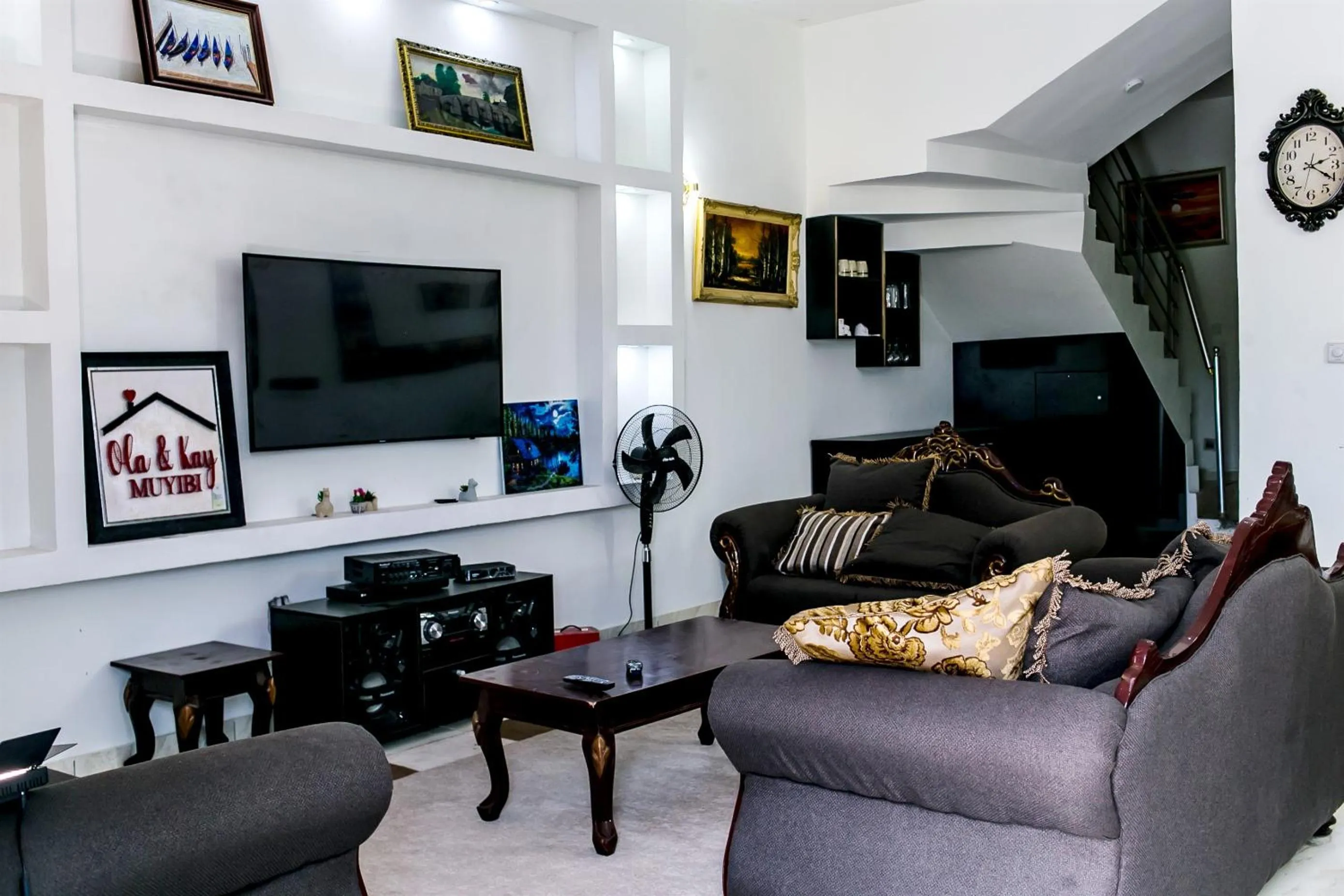 Living room in 24-7 Electricity Agore Hotels and Suites Ltd