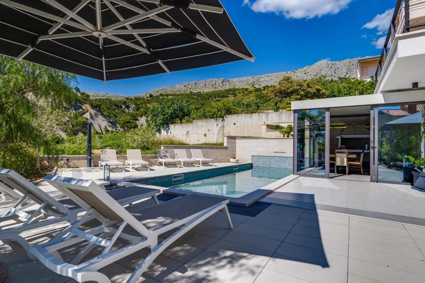 Luxury VILLA CECILIA with 4 en-suite bedrooms located 250m from the beach in Podstrana, max 8 people