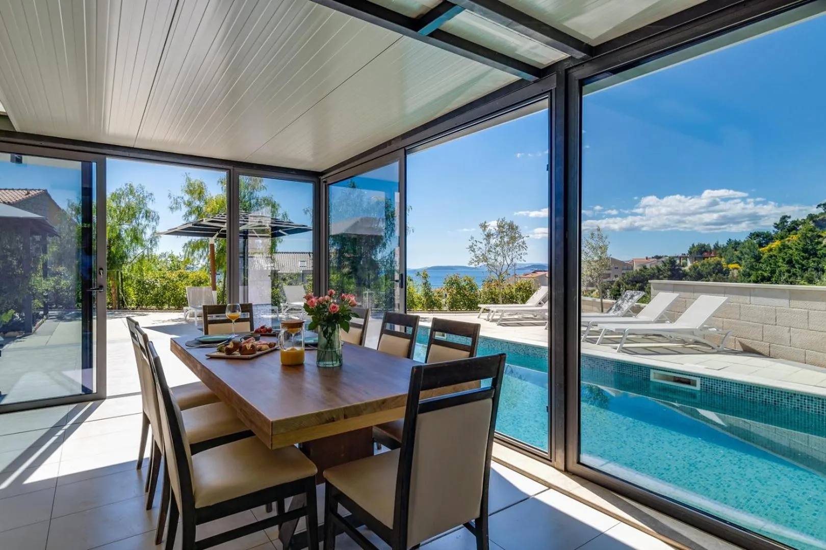 Luxury VILLA CECILIA with 4 en-suite bedrooms located 250m from the beach in Podstrana, max 8 people