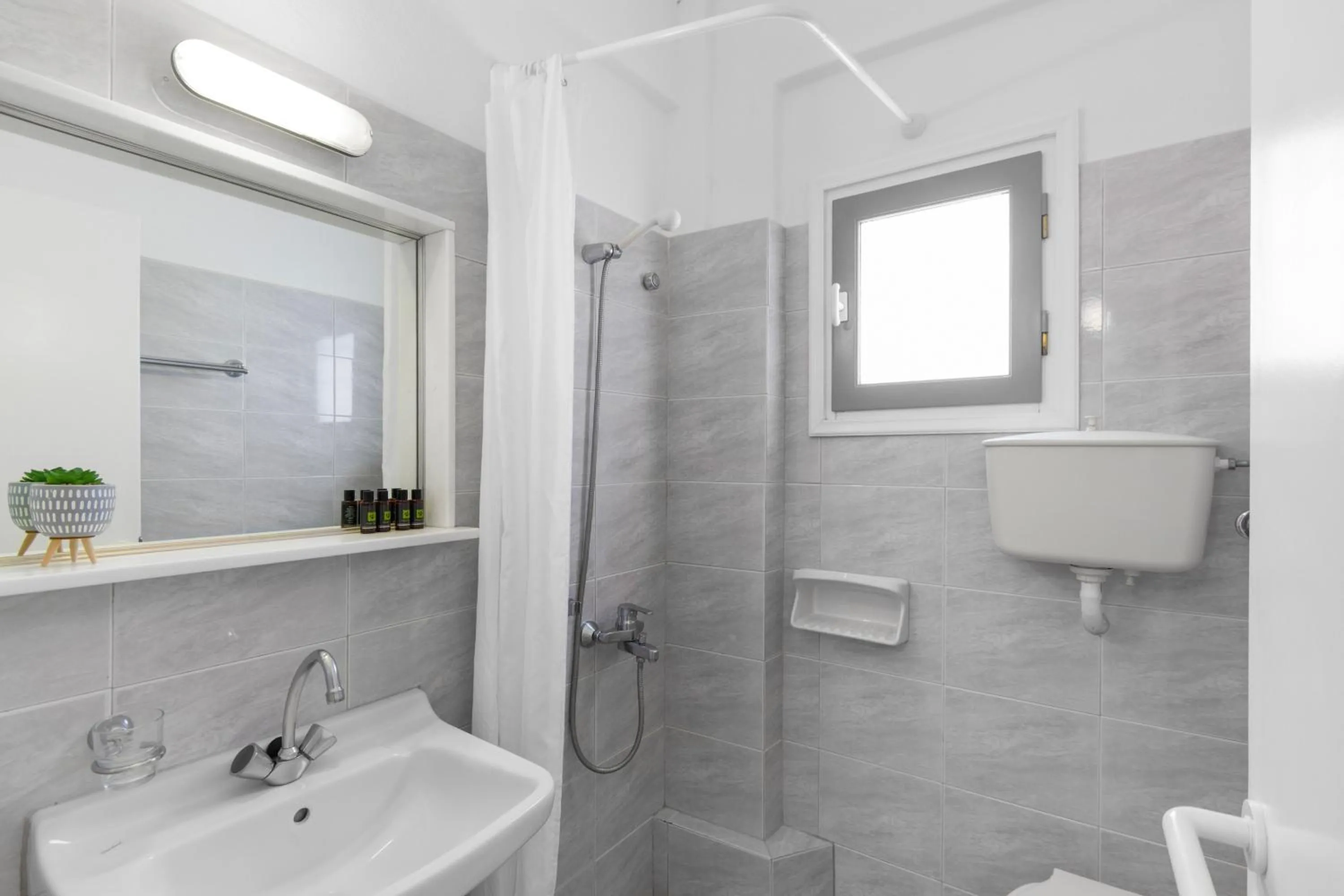 Shower in Seample studios