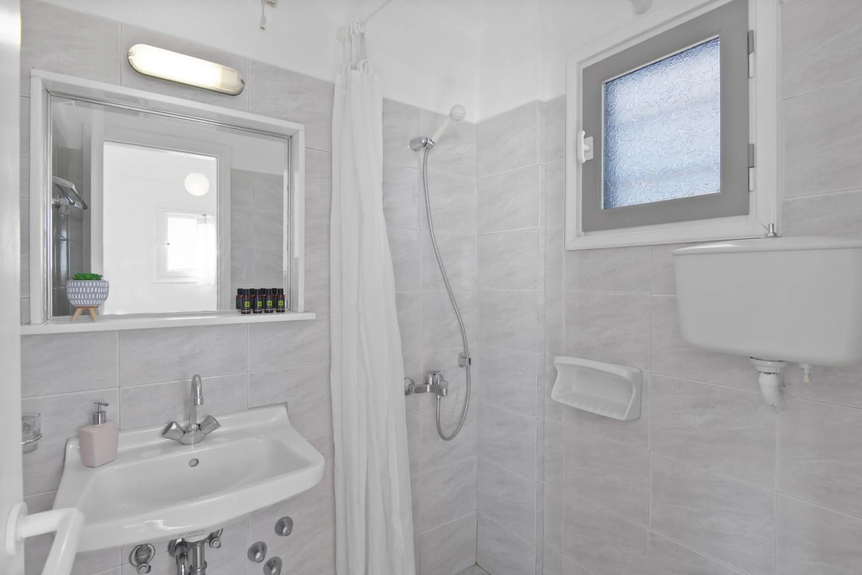 Shower in Seample studios