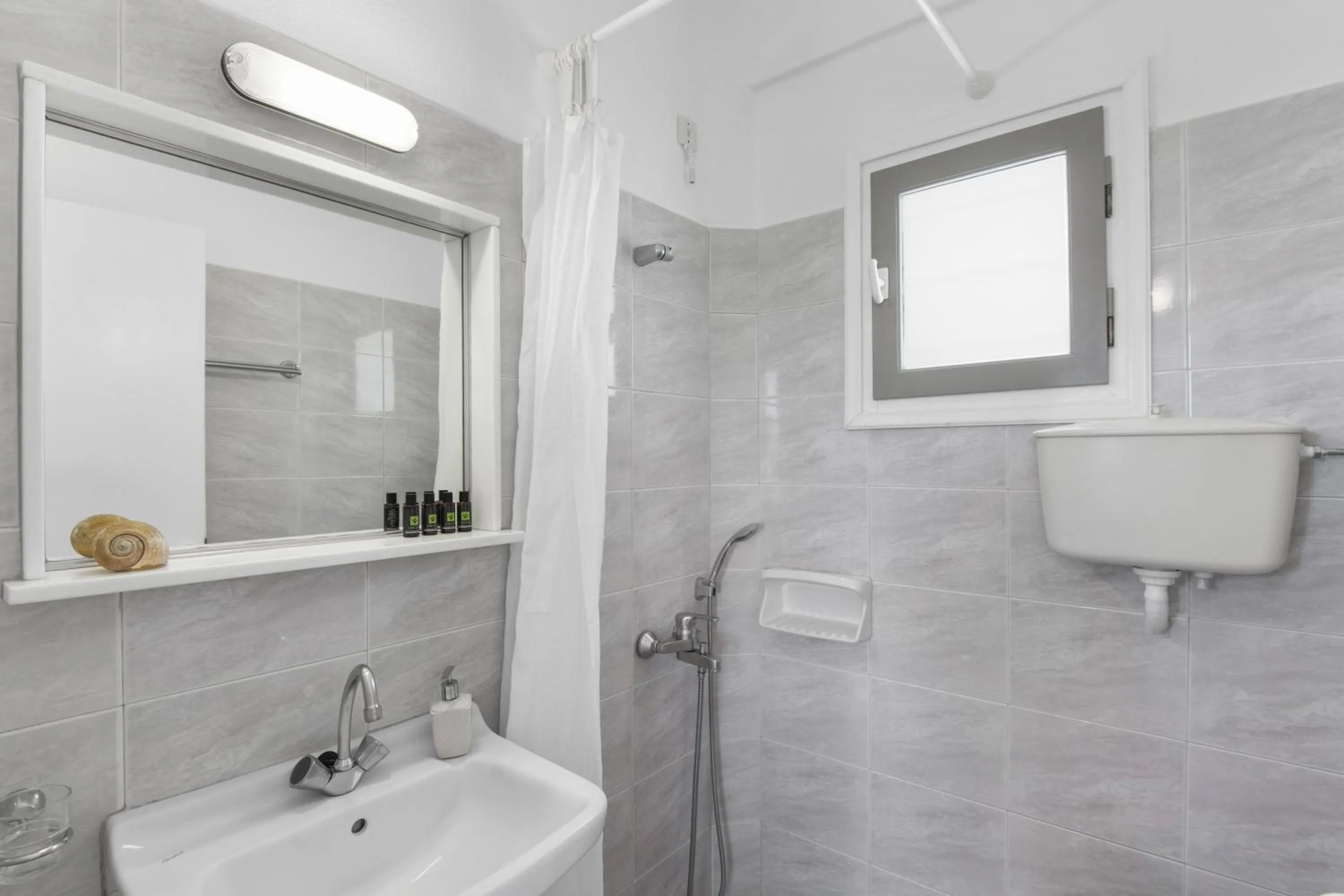 Shower in Seample studios