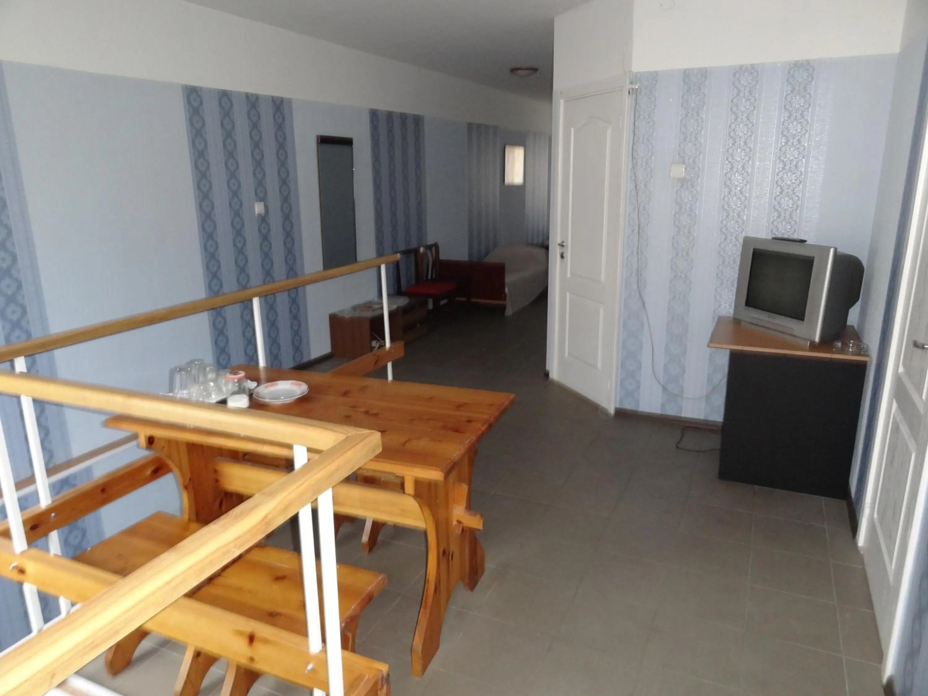 Sia Rebir D, Hotel Rebir