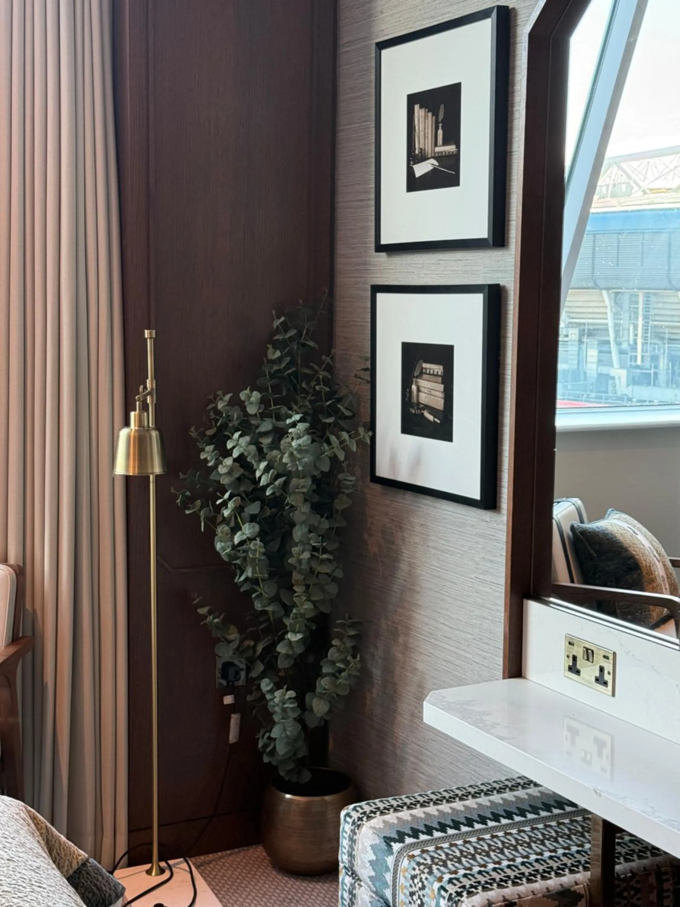 Living room in The Parkgate Hotel