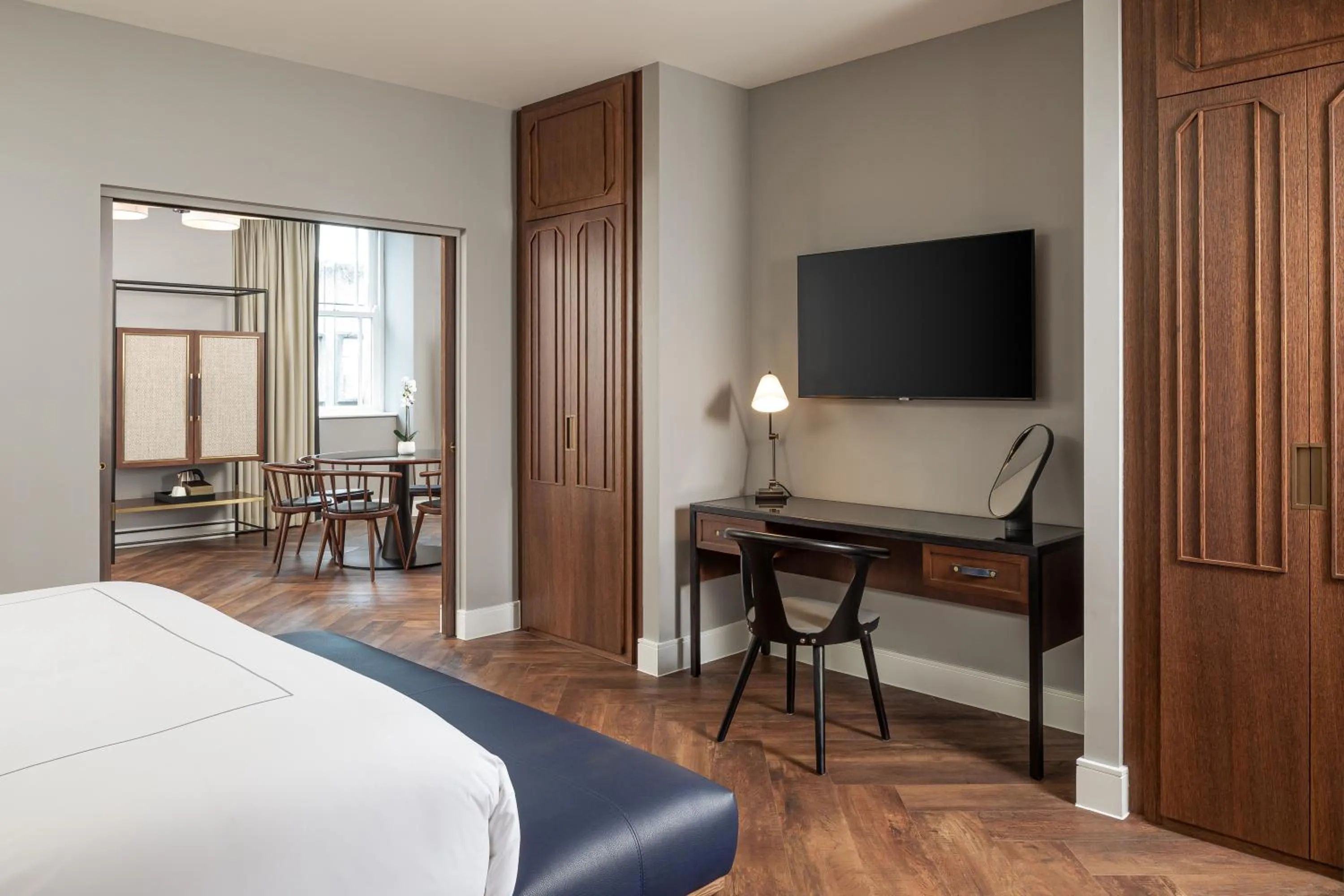 TV and multimedia, Bed in The Parkgate Hotel