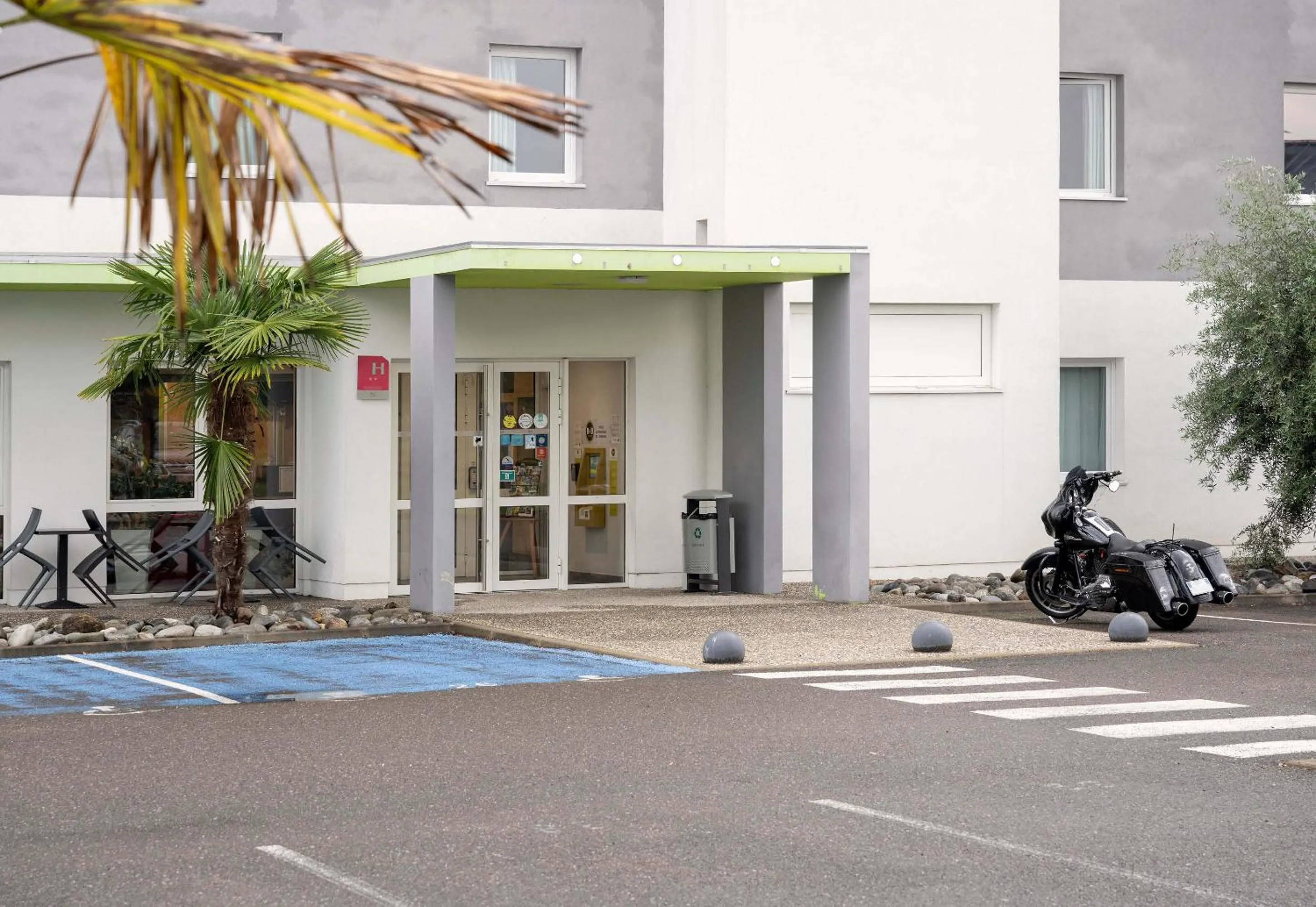 Facade/entrance in B&B HOTEL Mont-de-Marsan