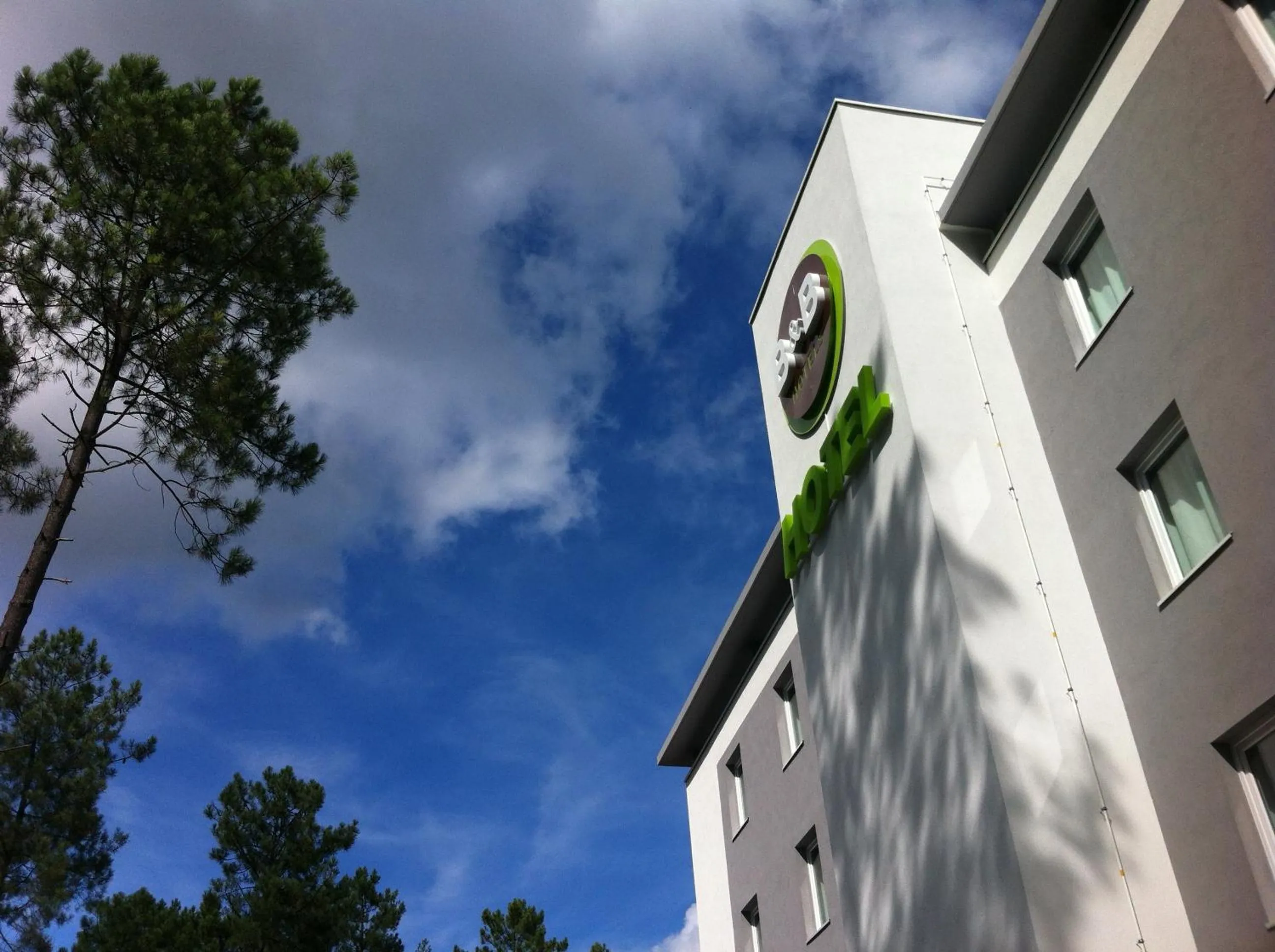 Property building in B&B HOTEL Mont-de-Marsan