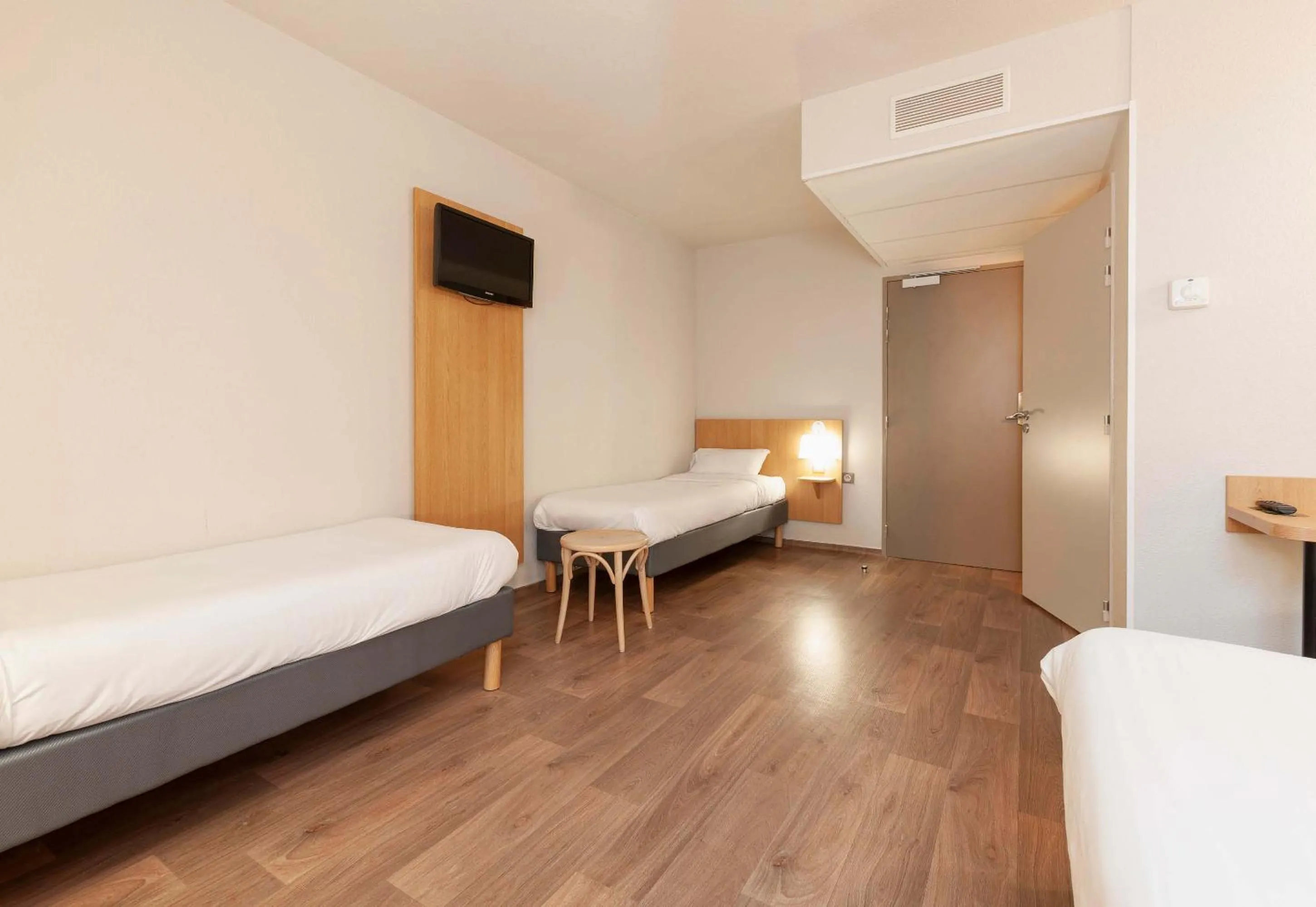 Bedroom, Bed in B&B HOTEL Mont-de-Marsan