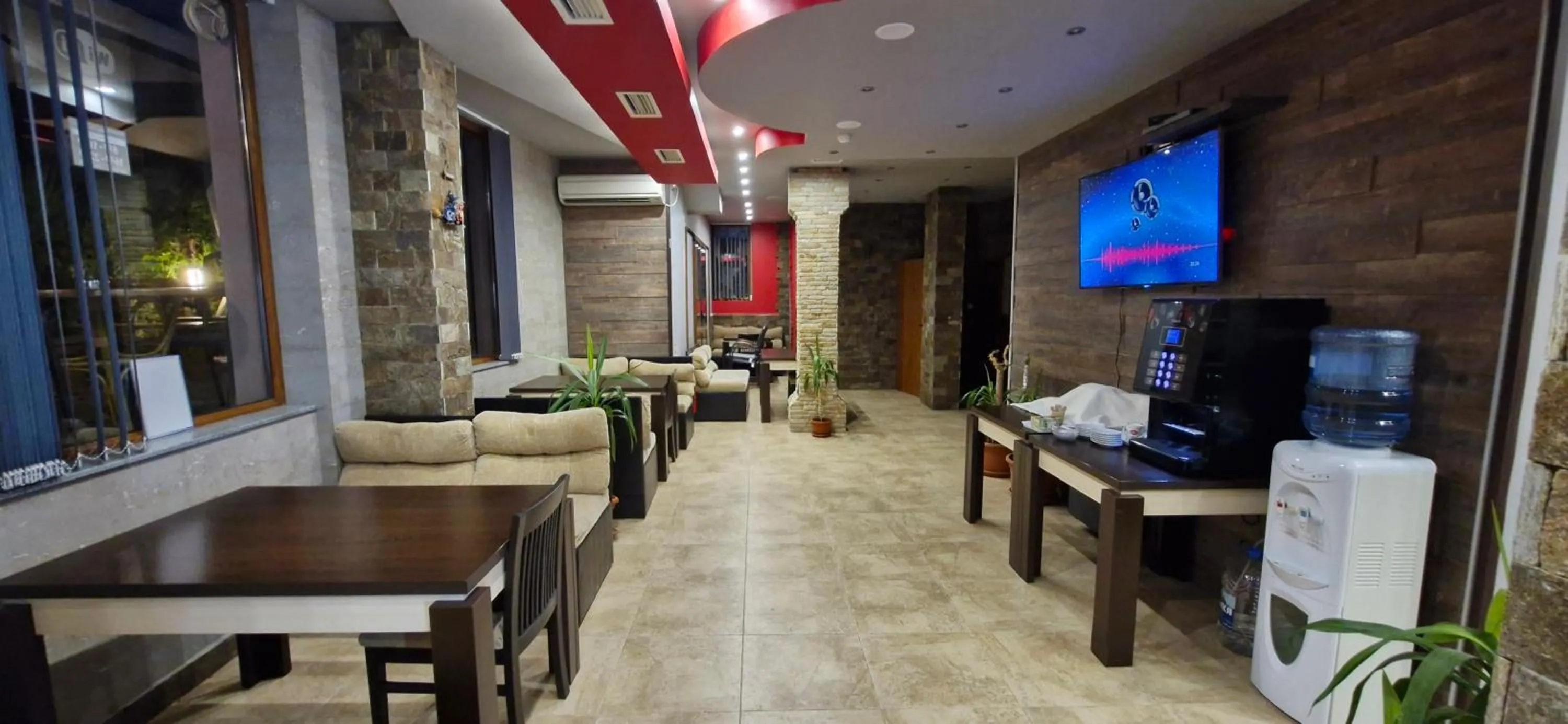 Restaurant/places to eat in Family hotel Favourite