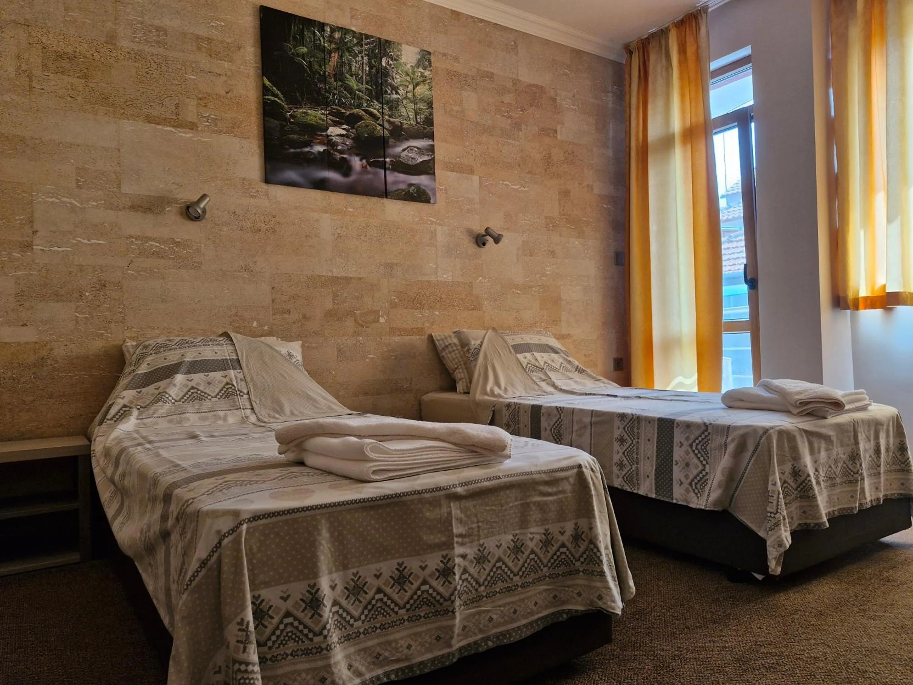 Photo of the whole room, Bed in Family hotel Favourite