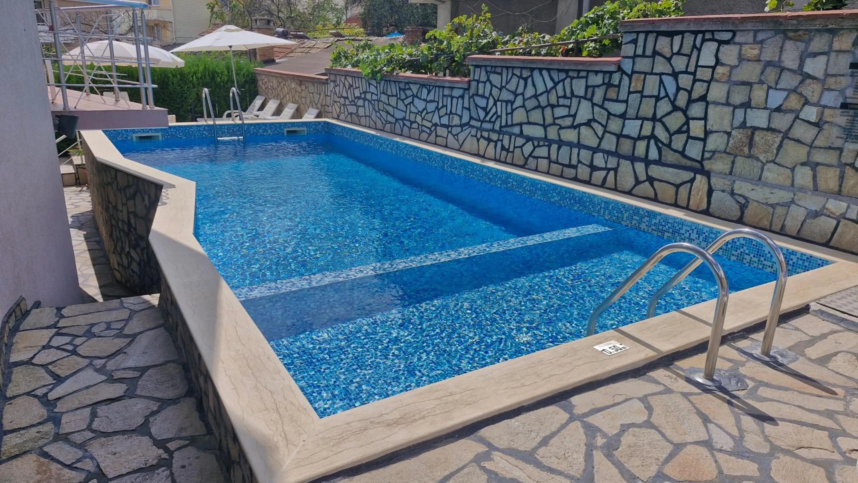 Swimming pool in Family hotel Favourite