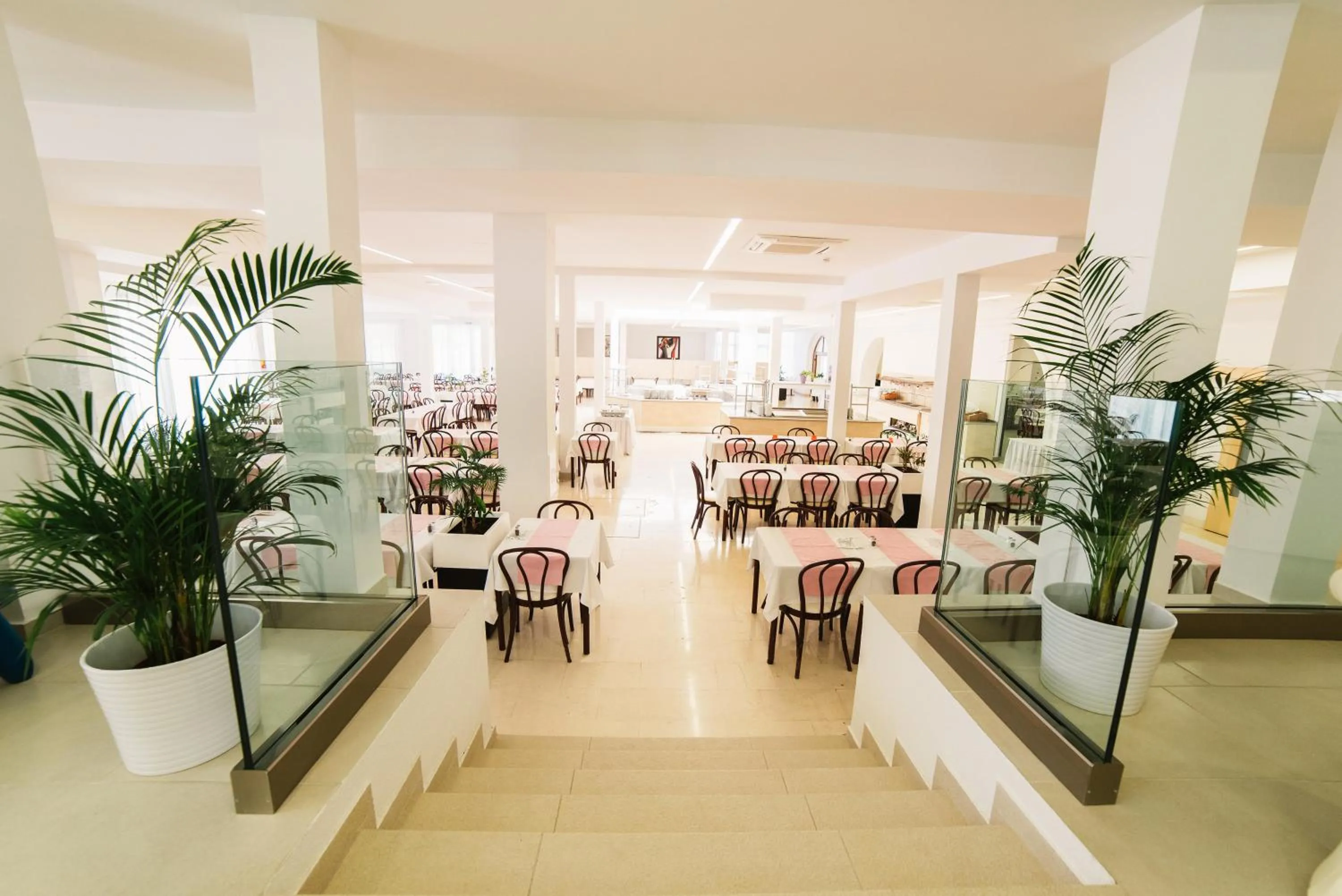 Restaurant/places to eat in Hotel Slaven