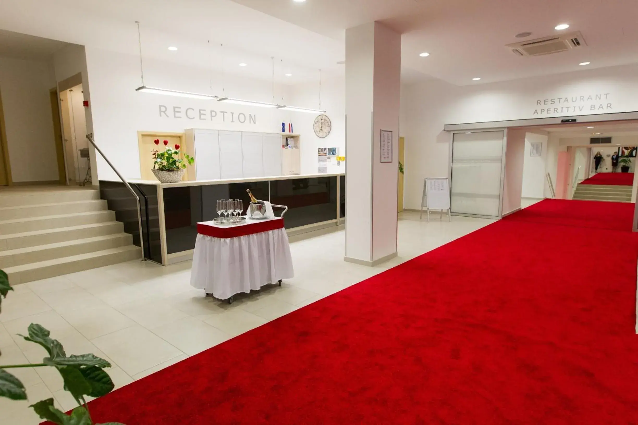 Lobby or reception in Hotel Slaven Lobby or reception in Hotel Slaven