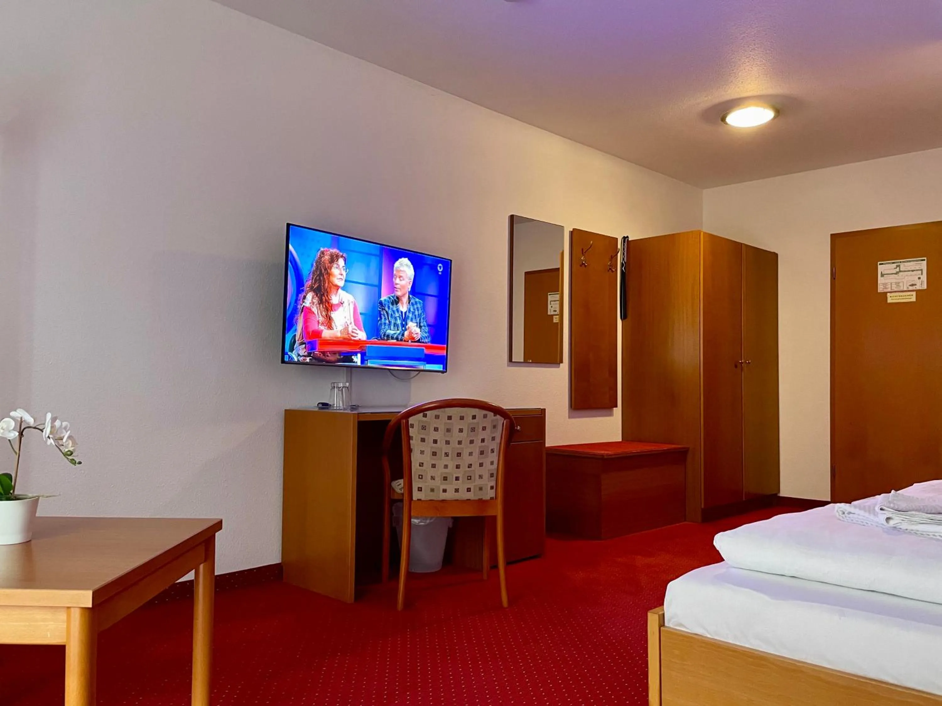 Photo of the whole room, Bed in gut-Hotel Pommernhotel Barth