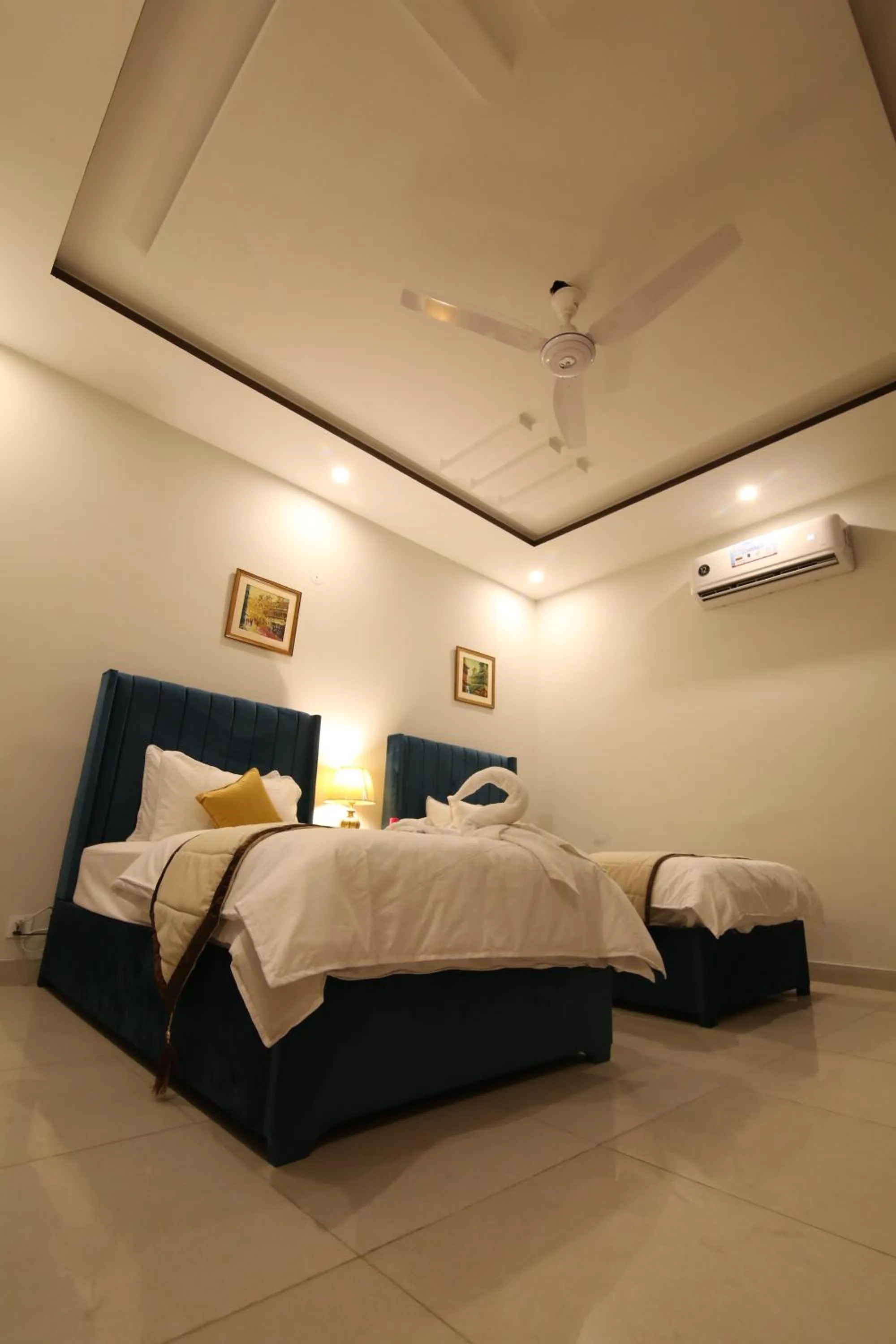 Bed in Cuzzy Inn Hotel