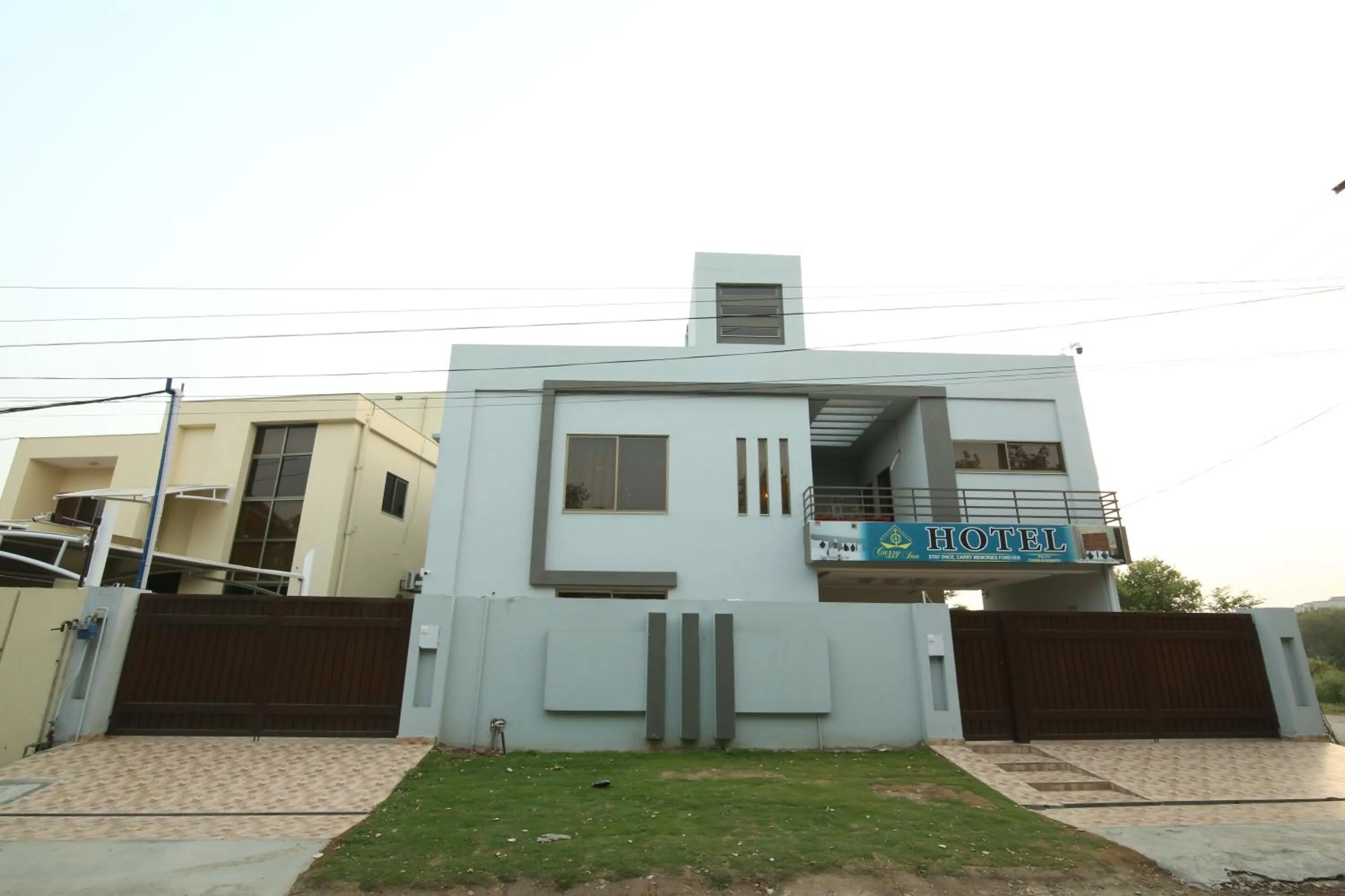 Property building in Cuzzy Inn Hotel